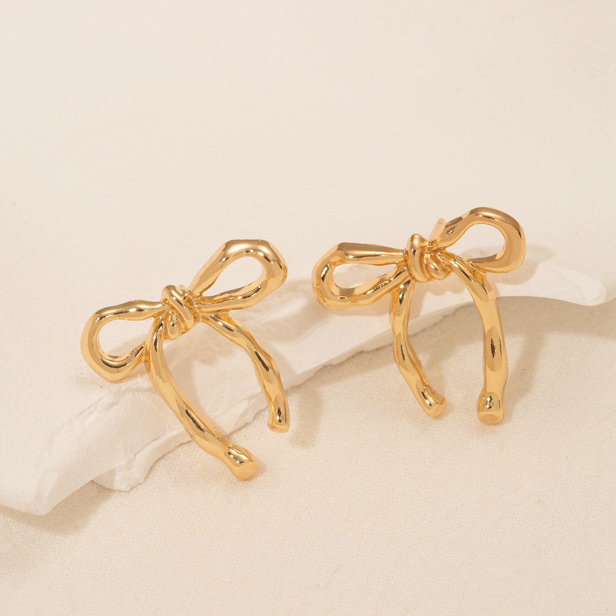 1 Pair Elegant Gold Bow Stud Hoop Earrings, Smooth Curved Interlocking Bow Design with Secure Ear Backs, Lightweight Hypoallergenic Women Jewelry, Versatile for Daily Wear & Party All Seasons