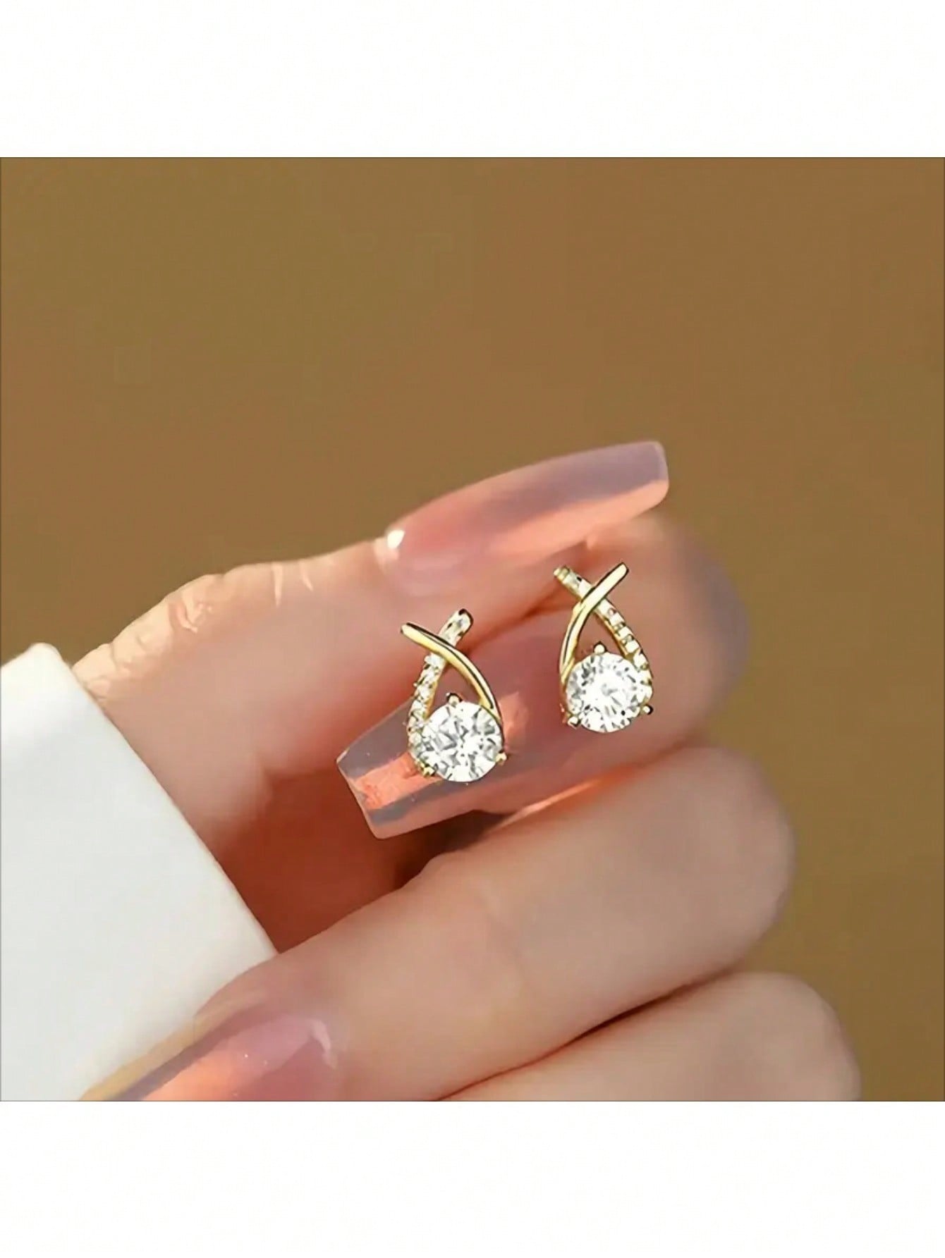 1pairs Elegant Gold Tone Teardrop Stud Earrings With Sparkling Cubic Zirconia, Delicate Criss-Cross Design, Perfect For Adding A Touch Of Glamour To Everyday Wear, Parties, Weddings, And Special Occasions, Lightweight And Comfortable, Hypoallergenic Jewel
