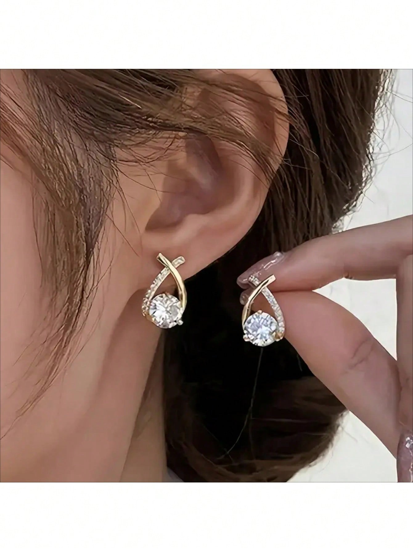 1pairs Elegant Gold Tone Teardrop Stud Earrings With Sparkling Cubic Zirconia, Delicate Criss-Cross Design, Perfect For Adding A Touch Of Glamour To Everyday Wear, Parties, Weddings, And Special Occasions, Lightweight And Comfortable, Hypoallergenic Jewel