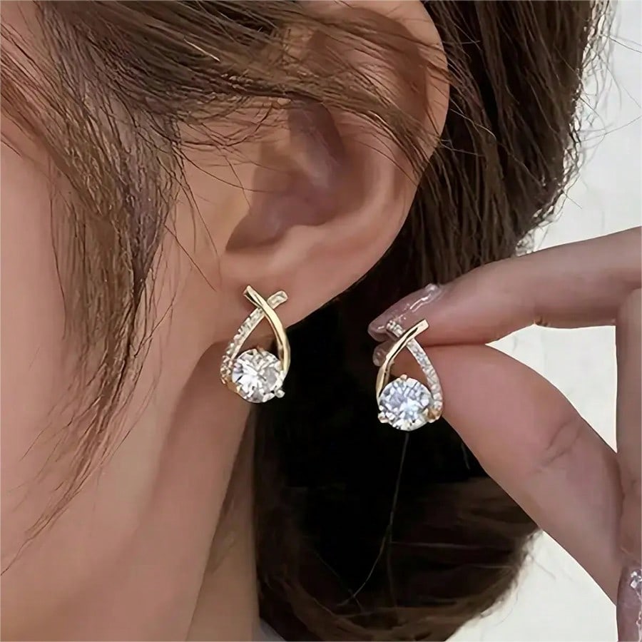 1pairs Elegant Gold Tone Teardrop Stud Earrings With Sparkling Cubic Zirconia, Delicate Criss-Cross Design, Perfect For Adding A Touch Of Glamour To Everyday Wear, Parties, Weddings, And Special Occasions, Lightweight And Comfortable, Hypoallergenic Jewel