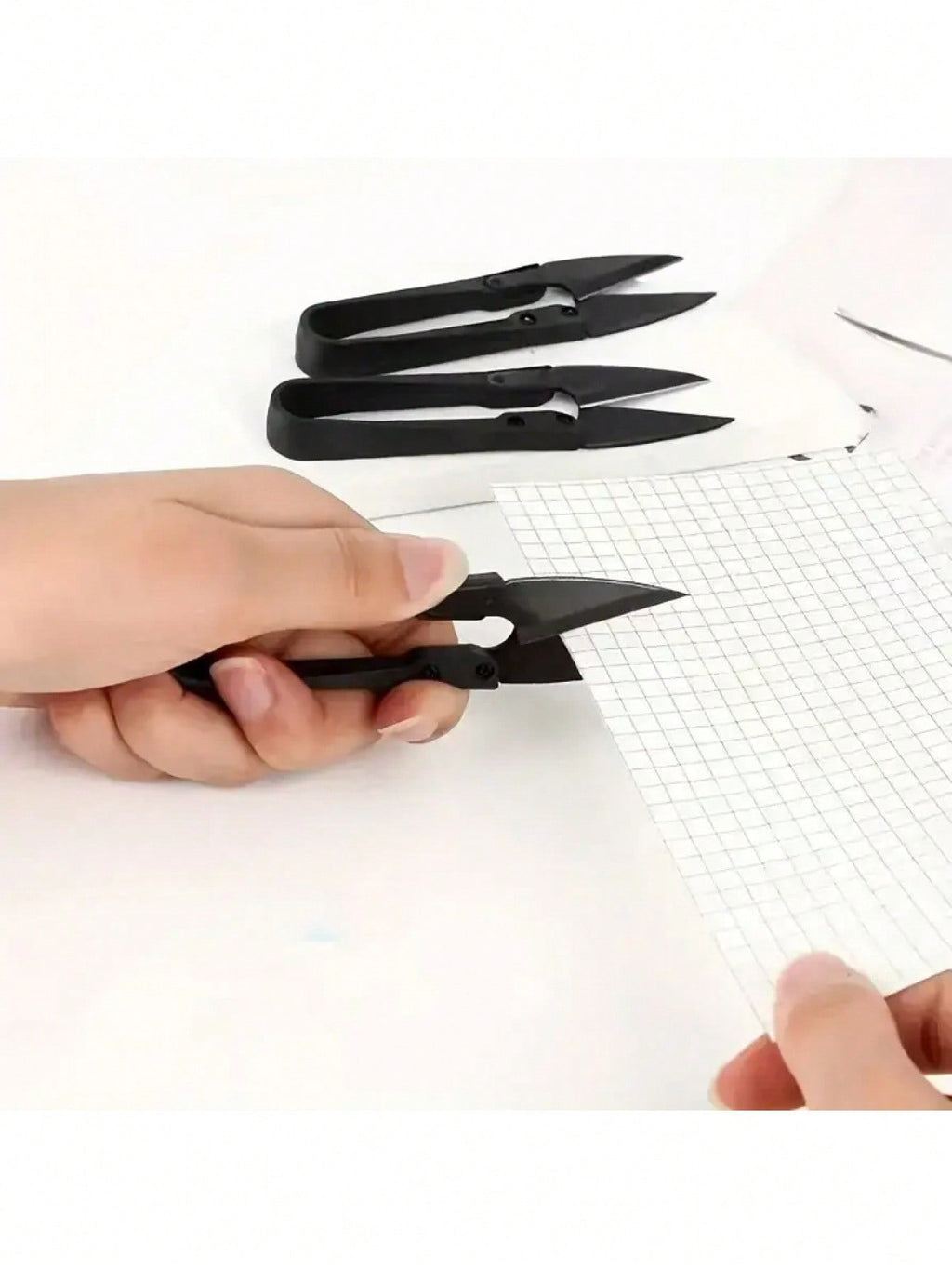 1pc High-Quality Black Carbon Steel Small Scissors, U-Shaped Spring Yarn Cutters, Thread Cutters For Sewing, Household Needle And Thread Tools, Mini Garden Pruners For Bud And Leaf Trimming, Perfect For DIY, Crafting, And Plant Care