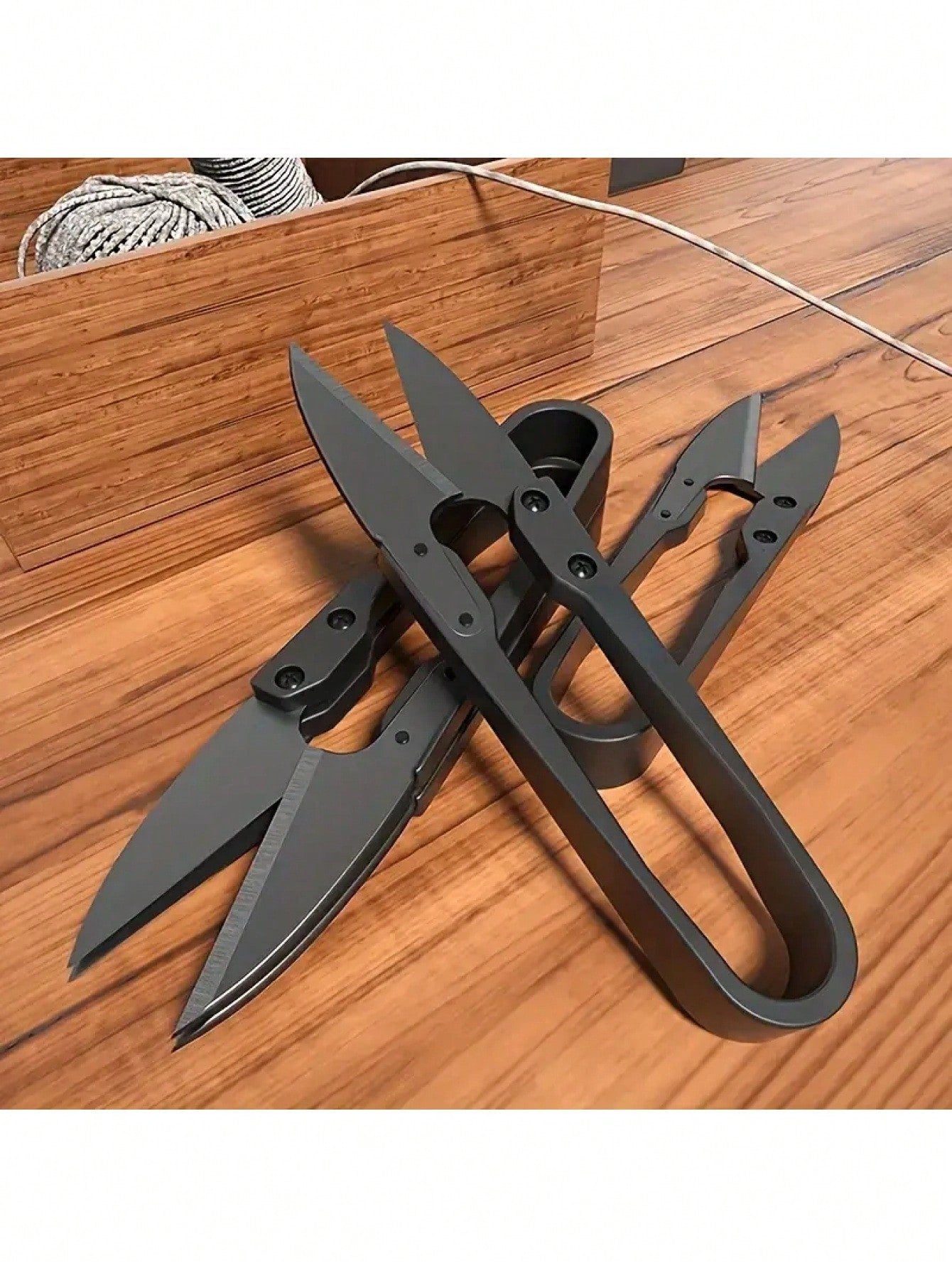 1pc High-Quality Black Carbon Steel Small Scissors, U-Shaped Spring Yarn Cutters, Thread Cutters For Sewing, Household Needle And Thread Tools, Mini Garden Pruners For Bud And Leaf Trimming, Perfect For DIY, Crafting, And Plant Care
