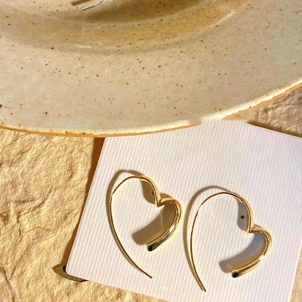Dainty Silver Heart Hoop Earrings For Women – Lightweight & Hypoallergenic Design – Elegant & Modern Love Heart Shape – Perfect For Everyday Wear, Dates, Or Casual Outings – Comfortable All-Day Wear – Ideal Gift For Teen Girls, Daughters, And Girlfriends