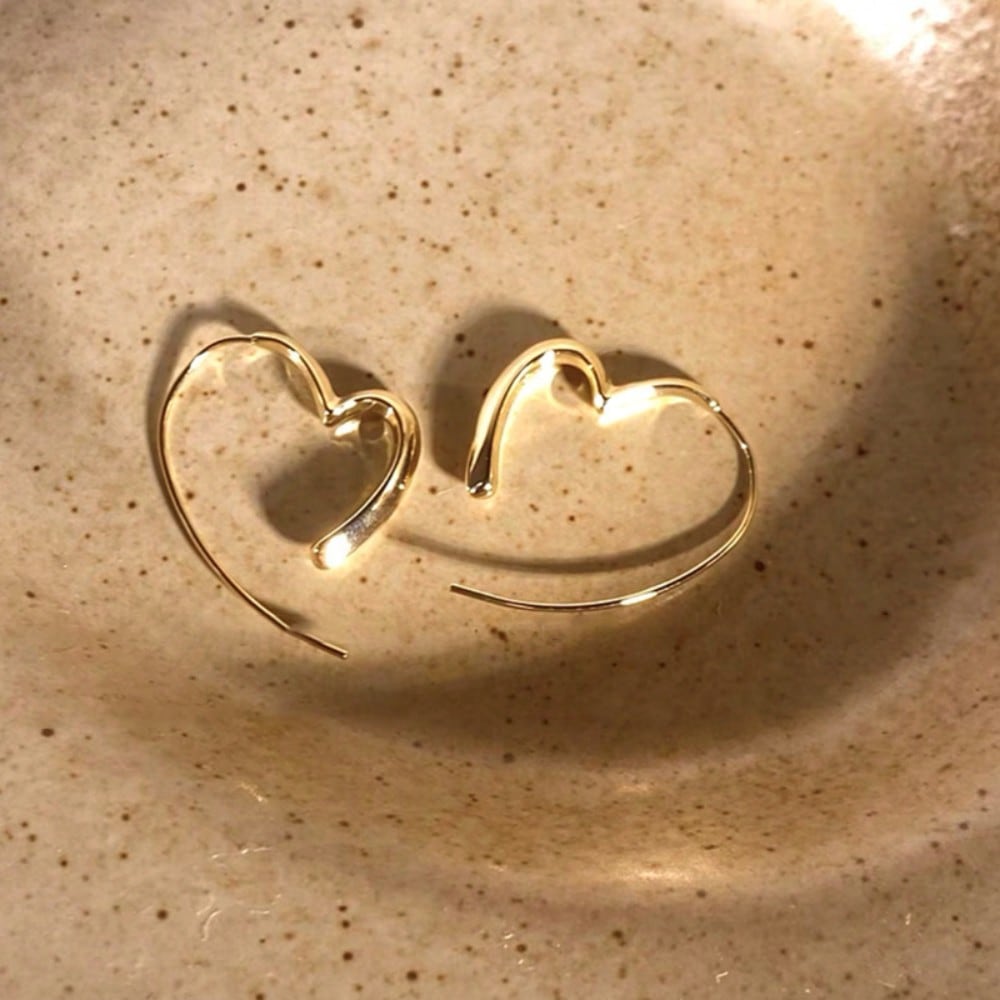 Dainty Silver Heart Hoop Earrings For Women – Lightweight & Hypoallergenic Design – Elegant & Modern Love Heart Shape – Perfect For Everyday Wear, Dates, Or Casual Outings – Comfortable All-Day Wear – Ideal Gift For Teen Girls, Daughters, And Girlfriends