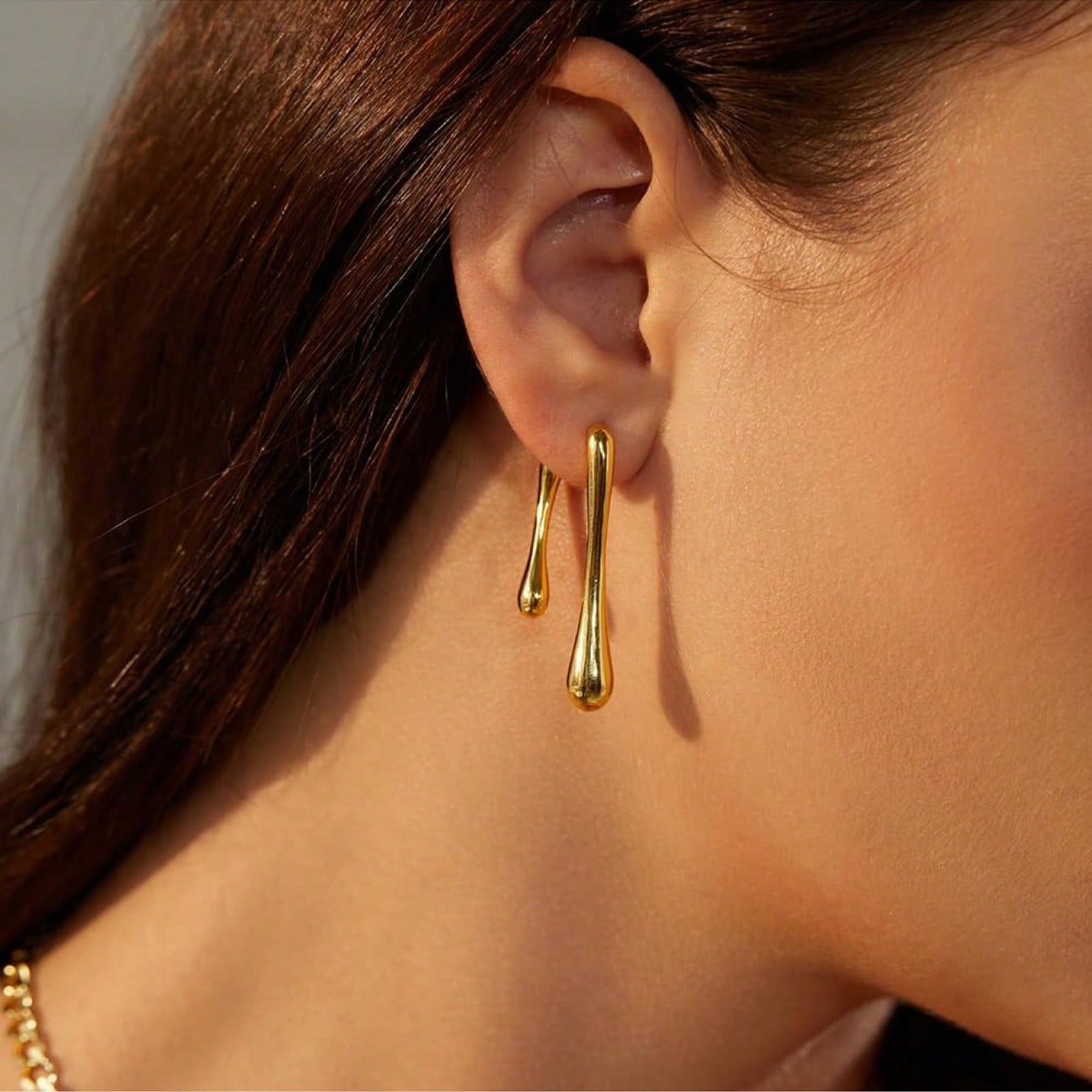 Modern Gold Tone Geometric Waterdrop Dangle Earrings – Chic Elongated Shape With Polished Gold Finish, Lightweight And Comfortable For All-Day Wear, Perfect For Casual Gatherings, Work, Parties, And Everyday Style – A Versatile And Sophisticated Accessory