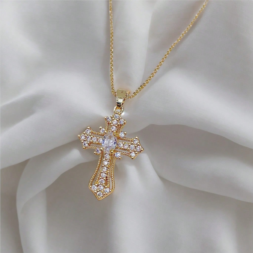 Metal Temperament Light Luxury Cross Pendant Necklace Daily Versatile Necklace