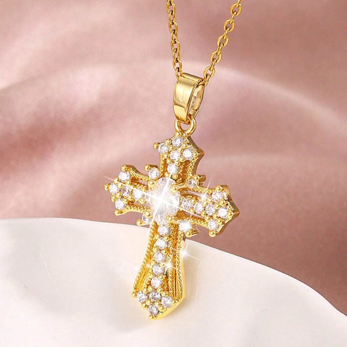 Metal Temperament Light Luxury Cross Pendant Necklace Daily Versatile Necklace