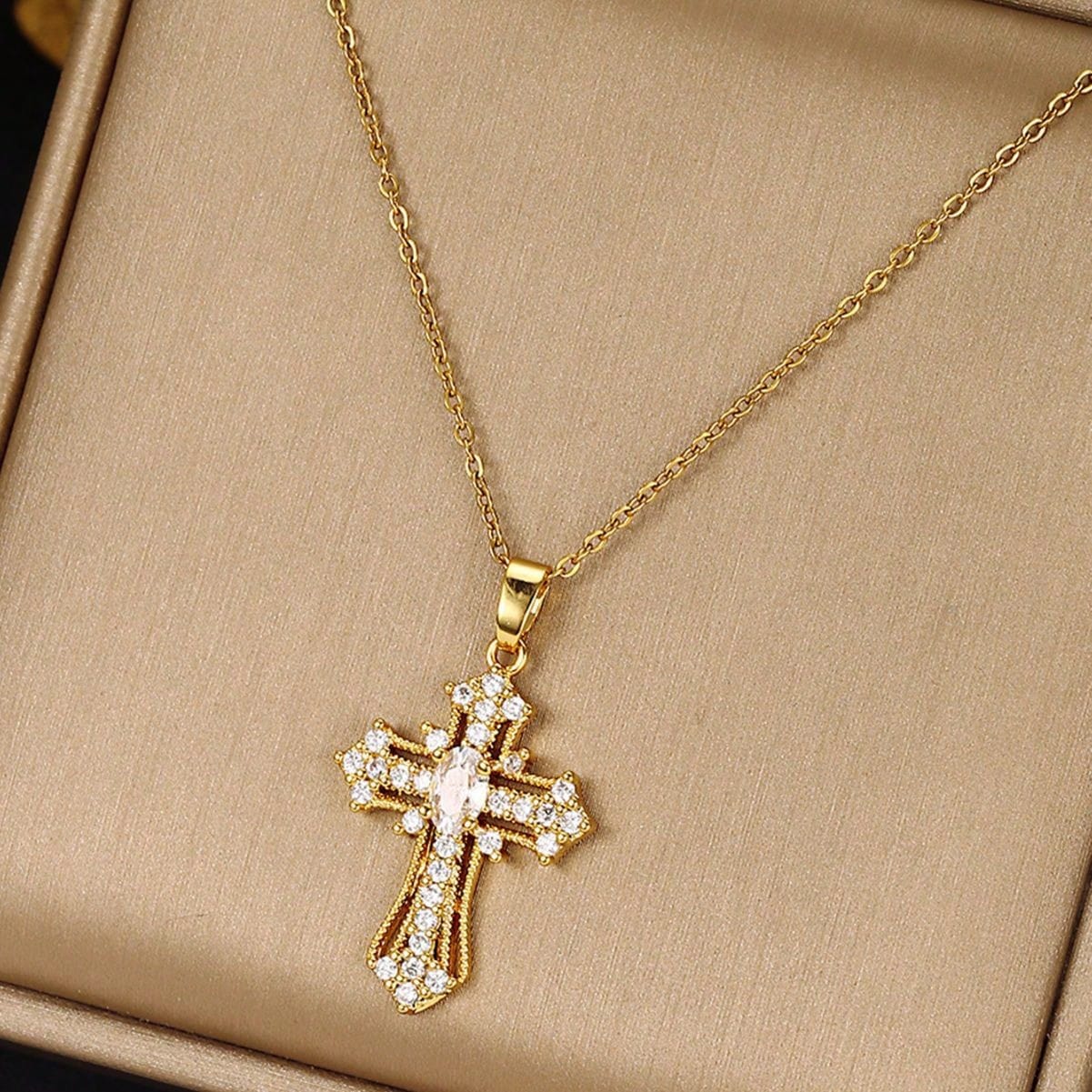 Metal Temperament Light Luxury Cross Pendant Necklace Daily Versatile Necklace