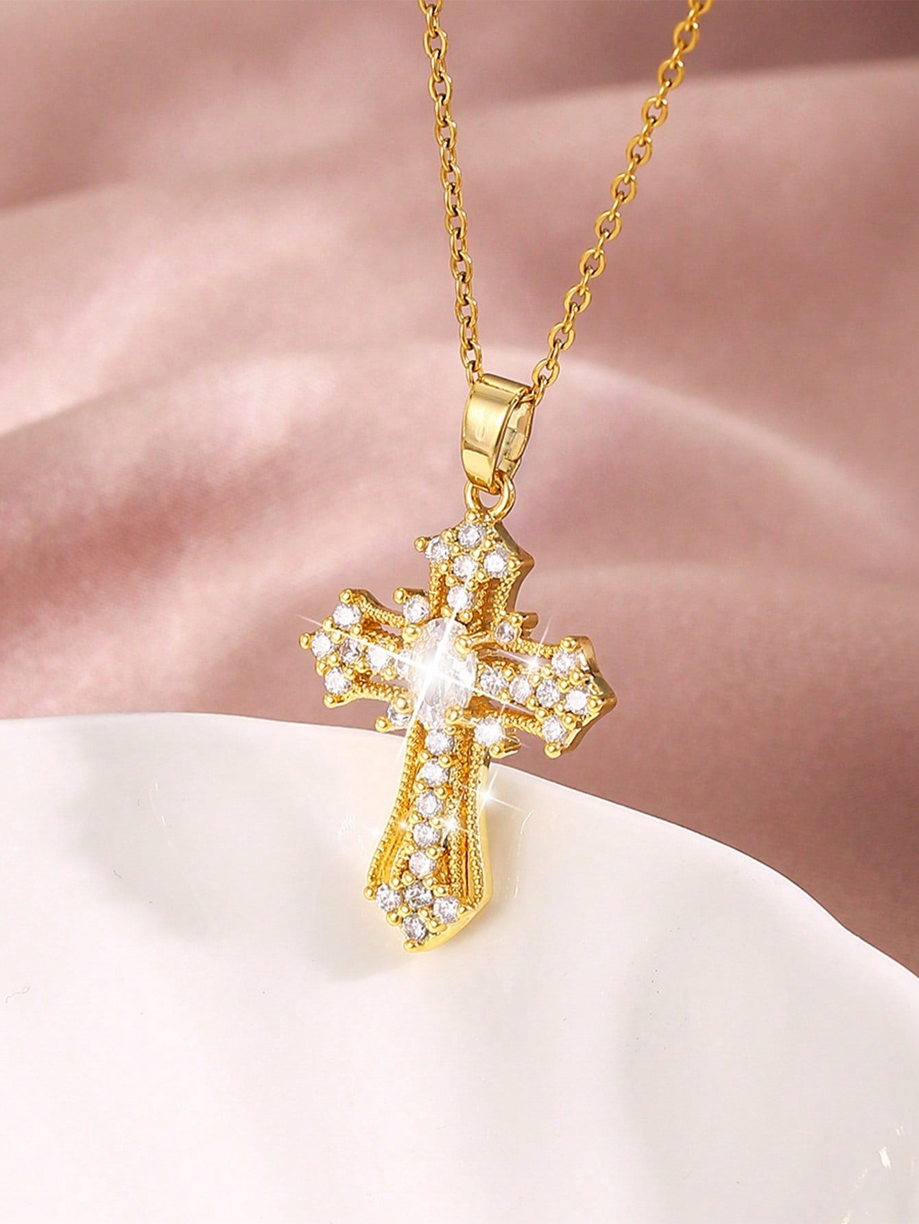 Metal Temperament Light Luxury Cross Pendant Necklace Daily Versatile Necklace