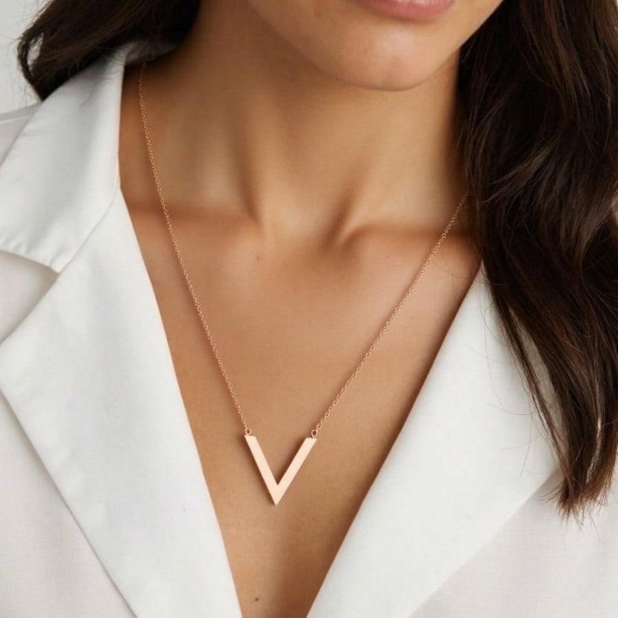 1 Gold V-Shaped Necklace, Exquisite And Fashionable, Suitable For Commuting To Work, Shopping, Giving Gifts To Girlfriends, Family, Birthdays, And Anniversary Gifts