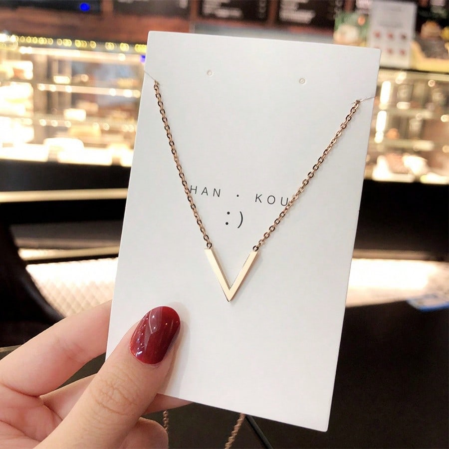 1 Gold V-Shaped Necklace, Exquisite And Fashionable, Suitable For Commuting To Work, Shopping, Giving Gifts To Girlfriends, Family, Birthdays, And Anniversary Gifts