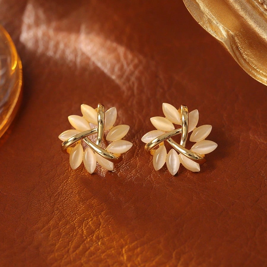 1 Pair Of French Petal Earrings For Women, Gold Hypoallergenic, Cute Crystal Small Flowers, Light Luxury Niche, Suitable For All Occasions, Gifts For Family And Girlfriend