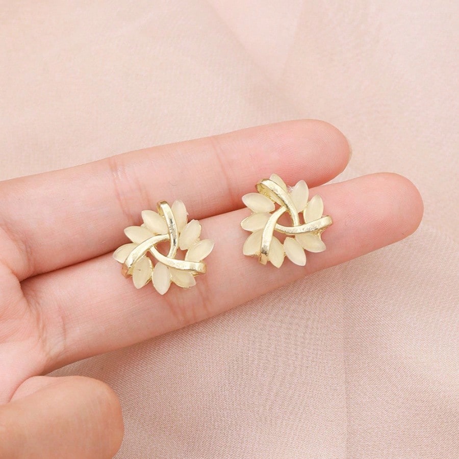 1 Pair Of French Petal Earrings For Women, Gold Hypoallergenic, Cute Crystal Small Flowers, Light Luxury Niche, Suitable For All Occasions, Gifts For Family And Girlfriend
