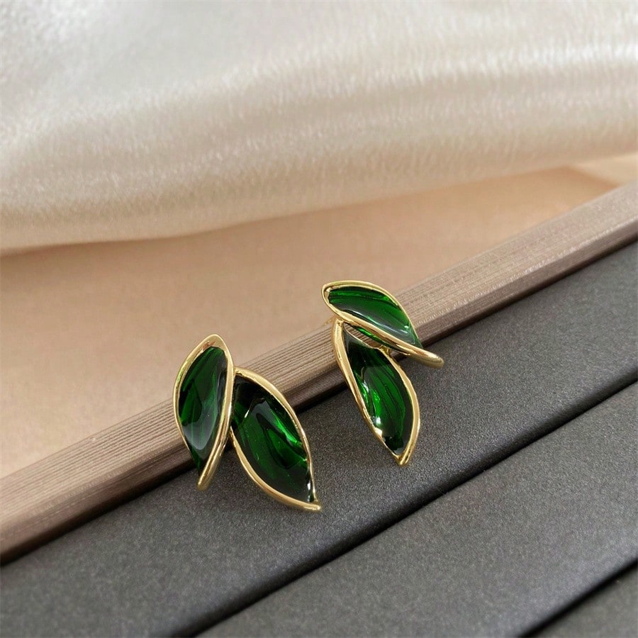 A Pair Of French Leaf-Shaped Earrings, Green Forest-Style Earrings, Fresh And Simple Ladies' Jewelry, Suitable For Going Out And Giving To Family And Friends