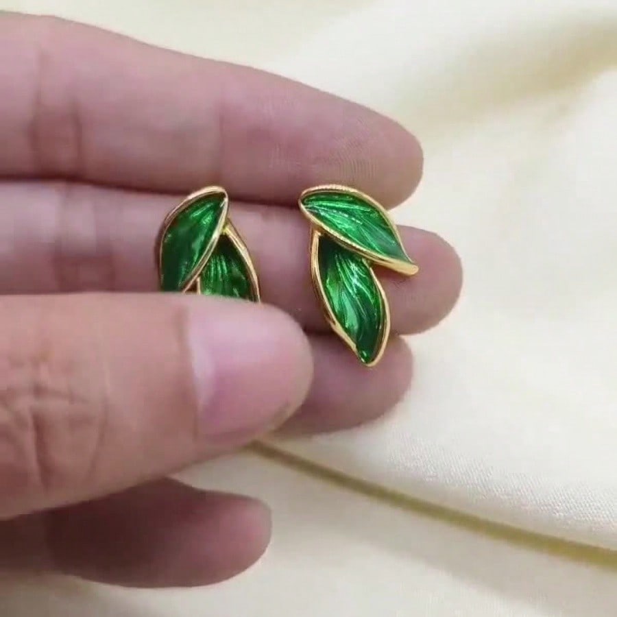 A Pair Of French Leaf-Shaped Earrings, Green Forest-Style Earrings, Fresh And Simple Ladies' Jewelry, Suitable For Going Out And Giving To Family And Friends