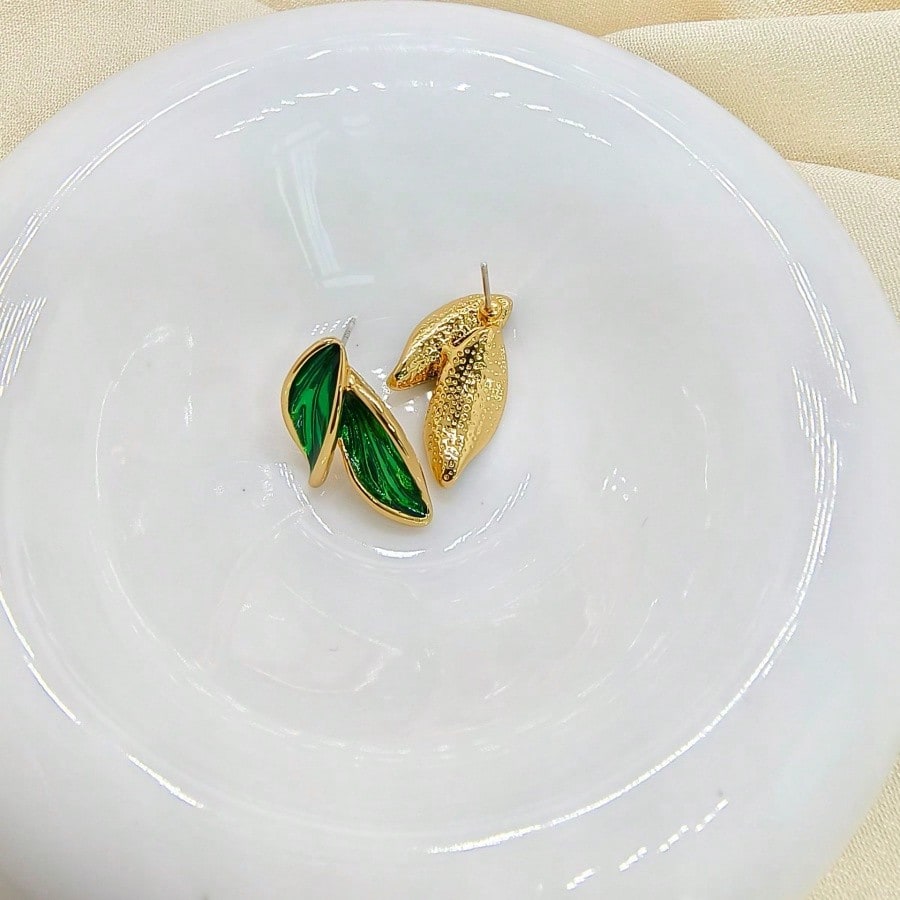 A Pair Of French Leaf-Shaped Earrings, Green Forest-Style Earrings, Fresh And Simple Ladies' Jewelry, Suitable For Going Out And Giving To Family And Friends