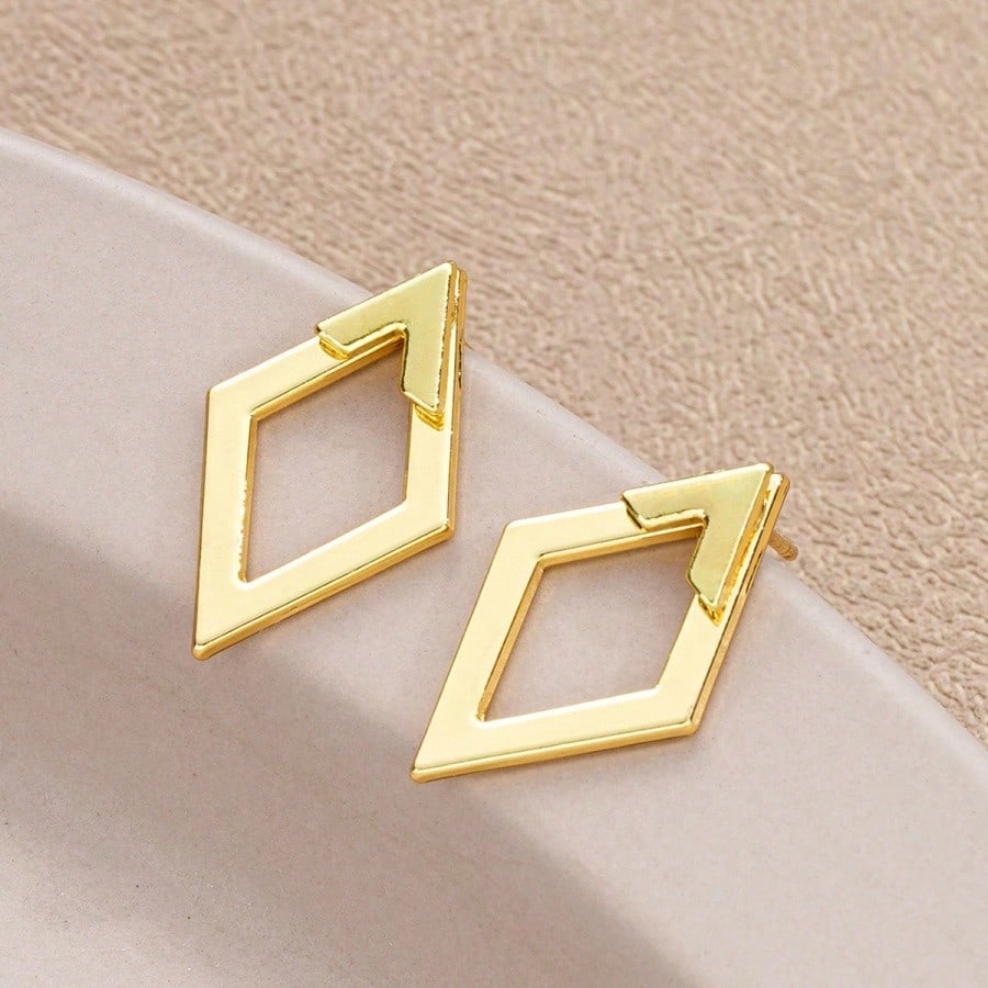 A Pair Of Metal Geometric Earrings, Elegant And Versatile, Suitable For All Occasions, Commuting To Work, Shopping, Giving Gifts, Birthdays And Anniversaries