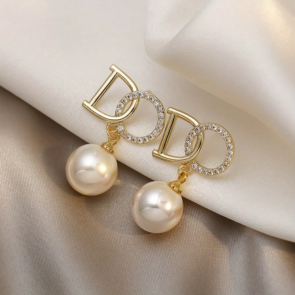 1 Pair Of Unique English Letter Imitation Pearl Pendant Earrings, Retro And Elegant Style, Suitable For Women To Wear On Dates, Suitable For Gifts For Girlfriends And Friends