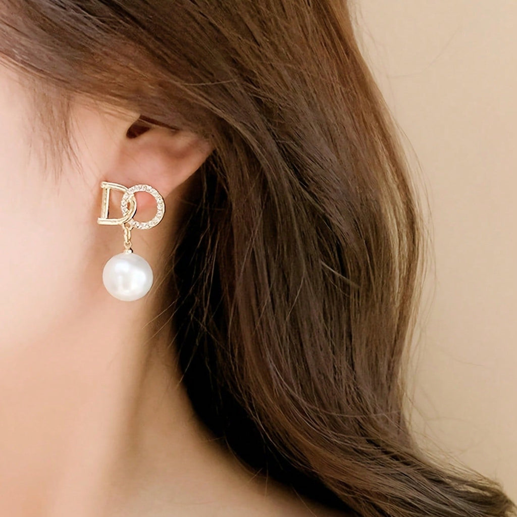 1 Pair Of Unique English Letter Imitation Pearl Pendant Earrings, Retro And Elegant Style, Suitable For Women To Wear On Dates, Suitable For Gifts For Girlfriends And Friends