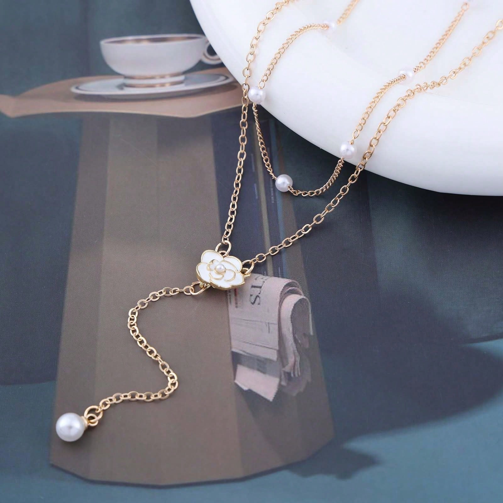 1 Piece Of Elegant Pearl Necklace Gold-Plated Double-Layer Imitation Pearl Necklace With Camellia Pendant | Minimalist And Elegant Clavicle Necklace, Suitable For Women To Wear, A Versatile Daily Jewelry Gift