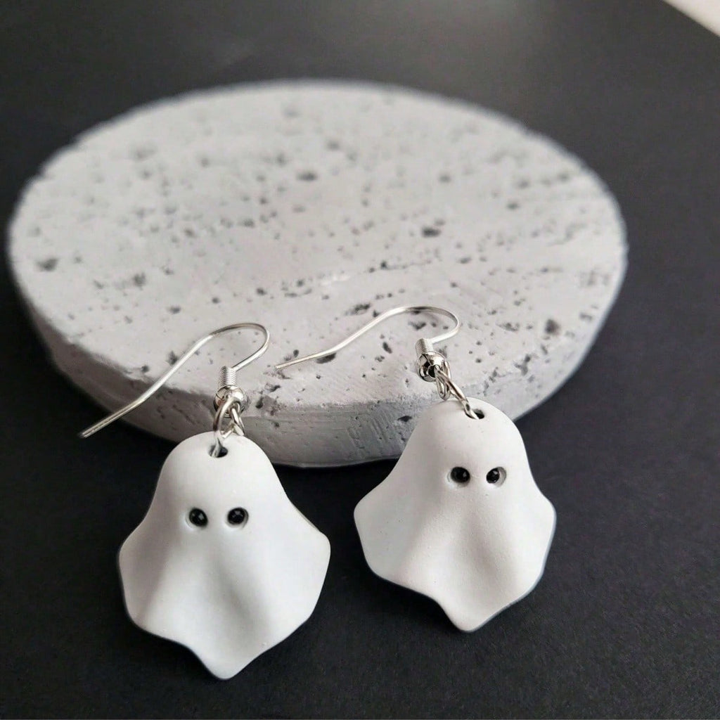 1 Pair Of New Fashionable Cute Cartoon Ghost Earrings, Halloween Party Earrings, Suitable For Halloween Costumes, Themed Party Events, Holiday Gifts, Suitable For Parties, Friends And Family Gifts, Halloween Accessories, Party Accessories, Playful Design