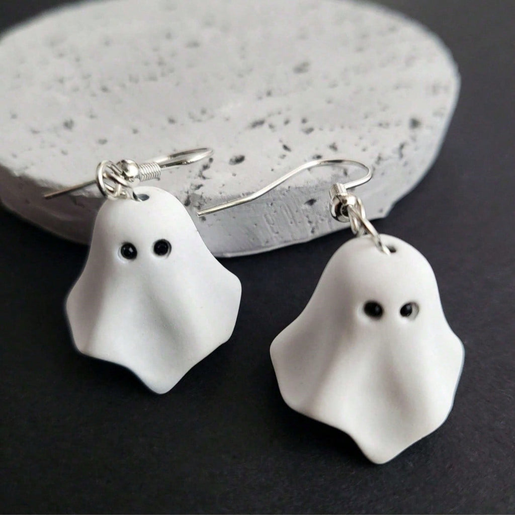 1 Pair Of New Fashionable Cute Cartoon Ghost Earrings, Halloween Party Earrings, Suitable For Halloween Costumes, Themed Party Events, Holiday Gifts, Suitable For Parties, Friends And Family Gifts, Halloween Accessories, Party Accessories, Playful Design