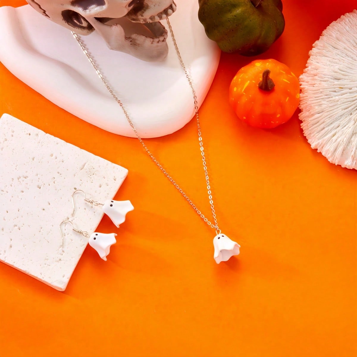 1 Piece Of Women's Necklace - With Cute Cartoon Ghost Pendant, Cute Gothic Jewelry, Suitable For Daily Halloween/Valentine's Day Gifts - For Her Birthday/Anniversary Gifts - Necklace Without Power Supply, Pendant Necklace, Playful Accessories, Whimsical D