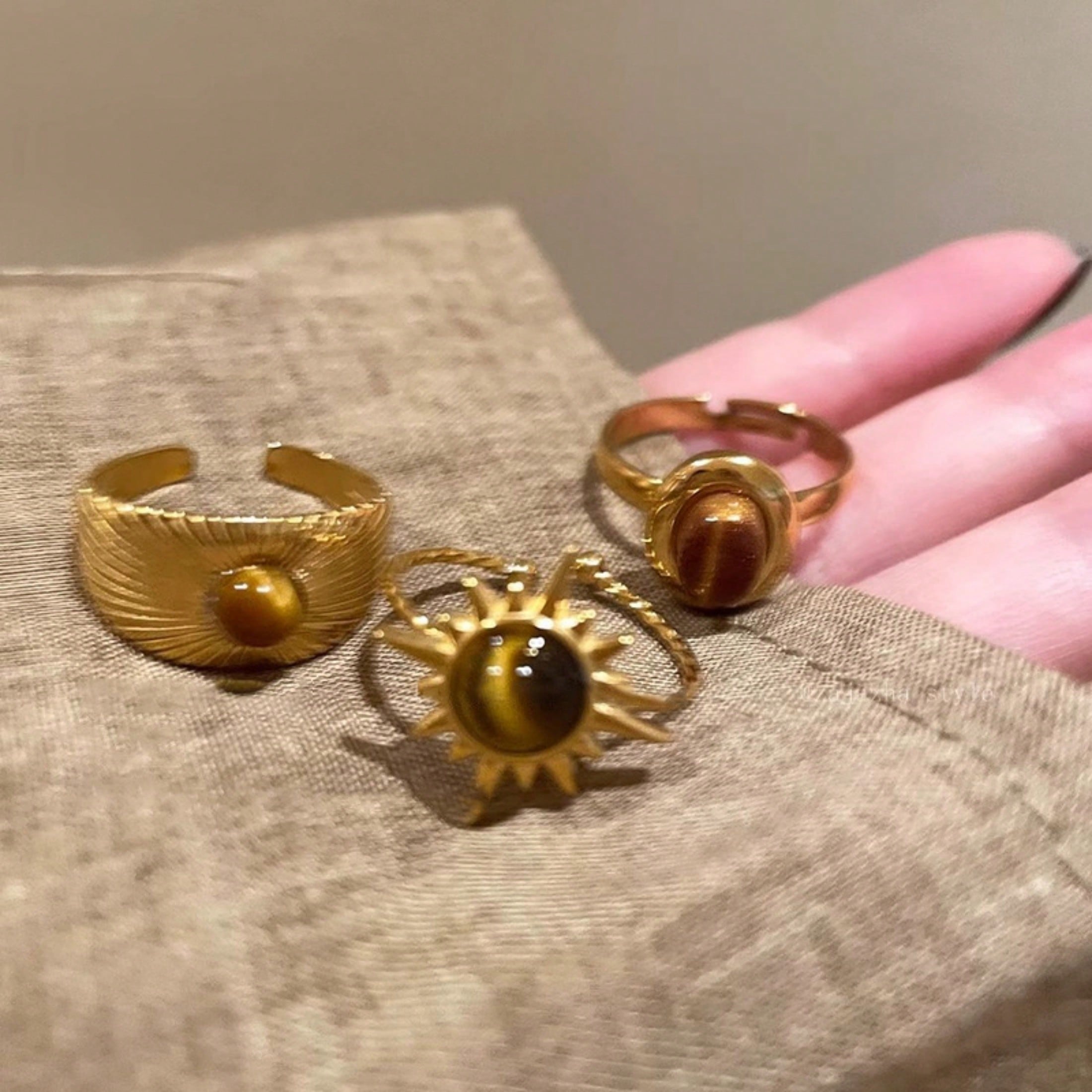 3-Piece Retro Luxury Bohemian Ring, Made Of Gold Tiger Eye Stone Material And Designed With A Vintage Feel. The Fashionable And Luxurious Details Are Prominent, And The Adjustable Ring Mouth Can Be Adapted To Different Finger Circumferences. It Can Be Sta