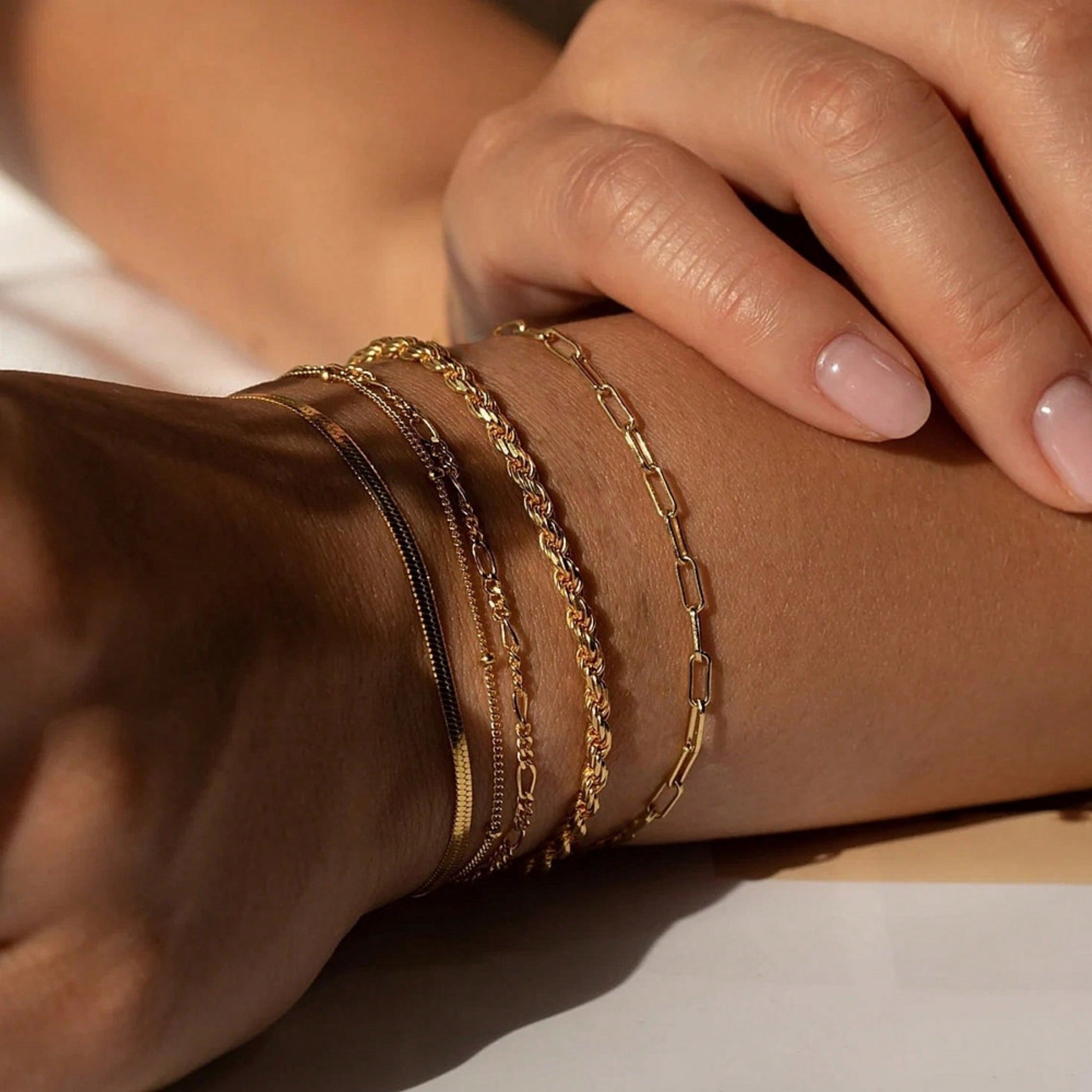 5-Piece Gold Elegant Stacked Bracelet Set, Can Also Be Worn Separately, Women Wear It For Daily Commuting/Shopping, Layered And Versatile, No Need To Choose Clothes