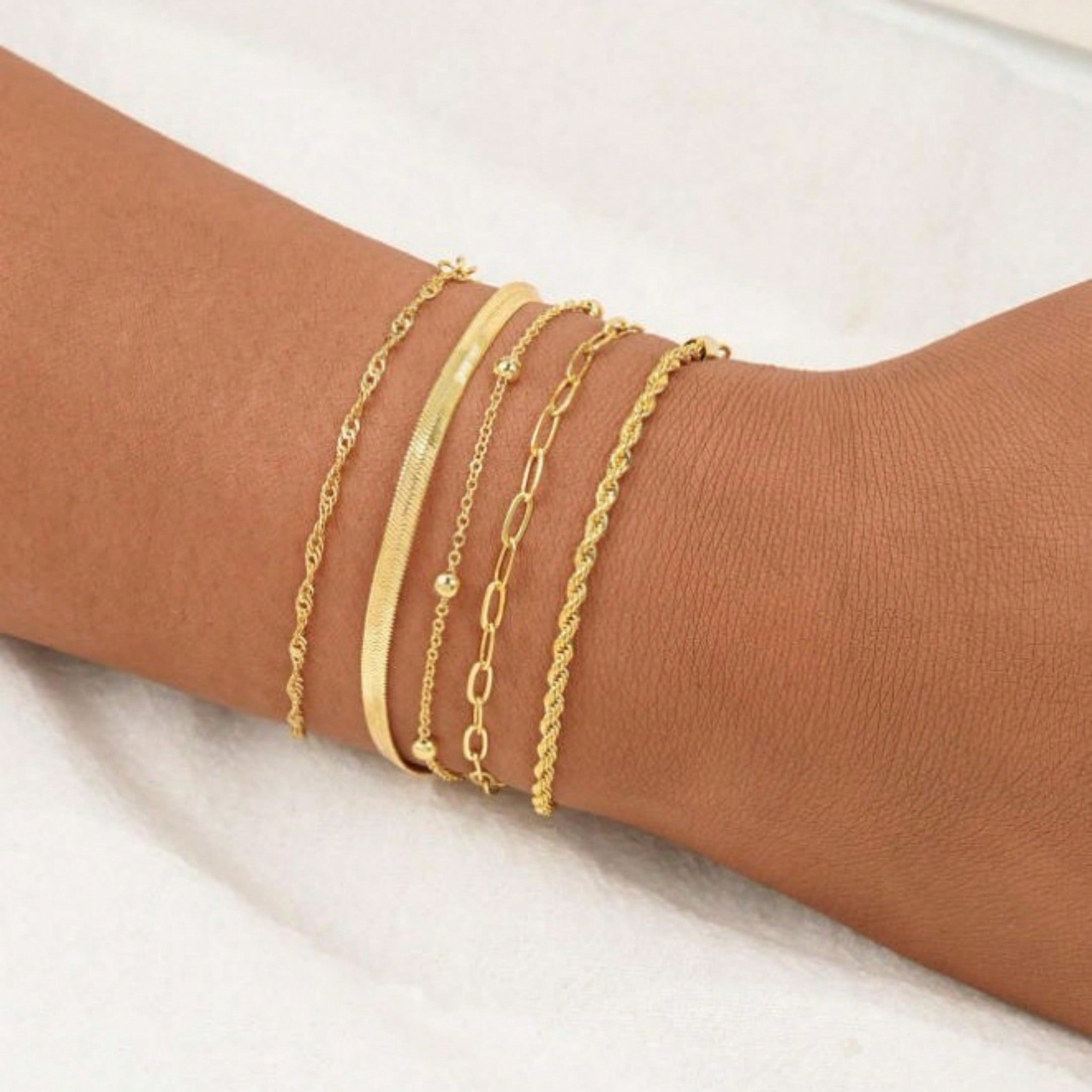 5-Piece Gold Elegant Stacked Bracelet Set, Can Also Be Worn Separately, Women Wear It For Daily Commuting/Shopping, Layered And Versatile, No Need To Choose Clothes