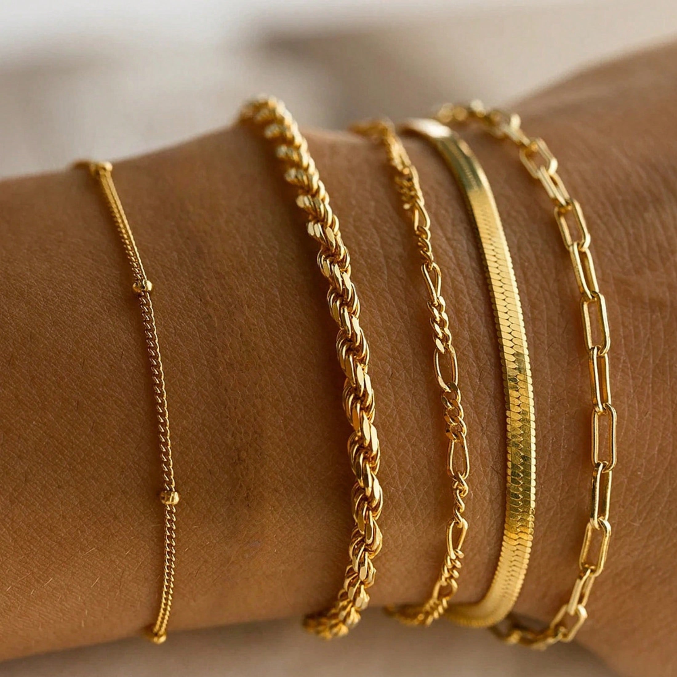 5-Piece Gold Elegant Stacked Bracelet Set, Can Also Be Worn Separately, Women Wear It For Daily Commuting/Shopping, Layered And Versatile, No Need To Choose Clothes
