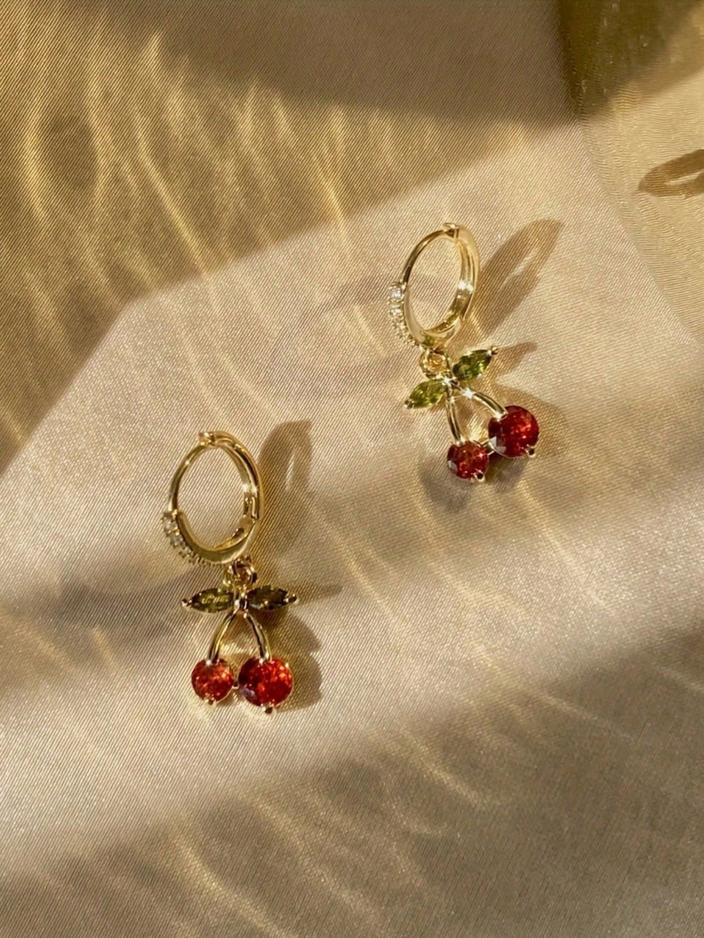 1 Pair Of Sweet, Cute And Exquisite Rhinestone Cherry Earrings, Versatile For Women's Daily Wear, Lively For Shopping And Photography, Suitable For Sweet Girl Style
