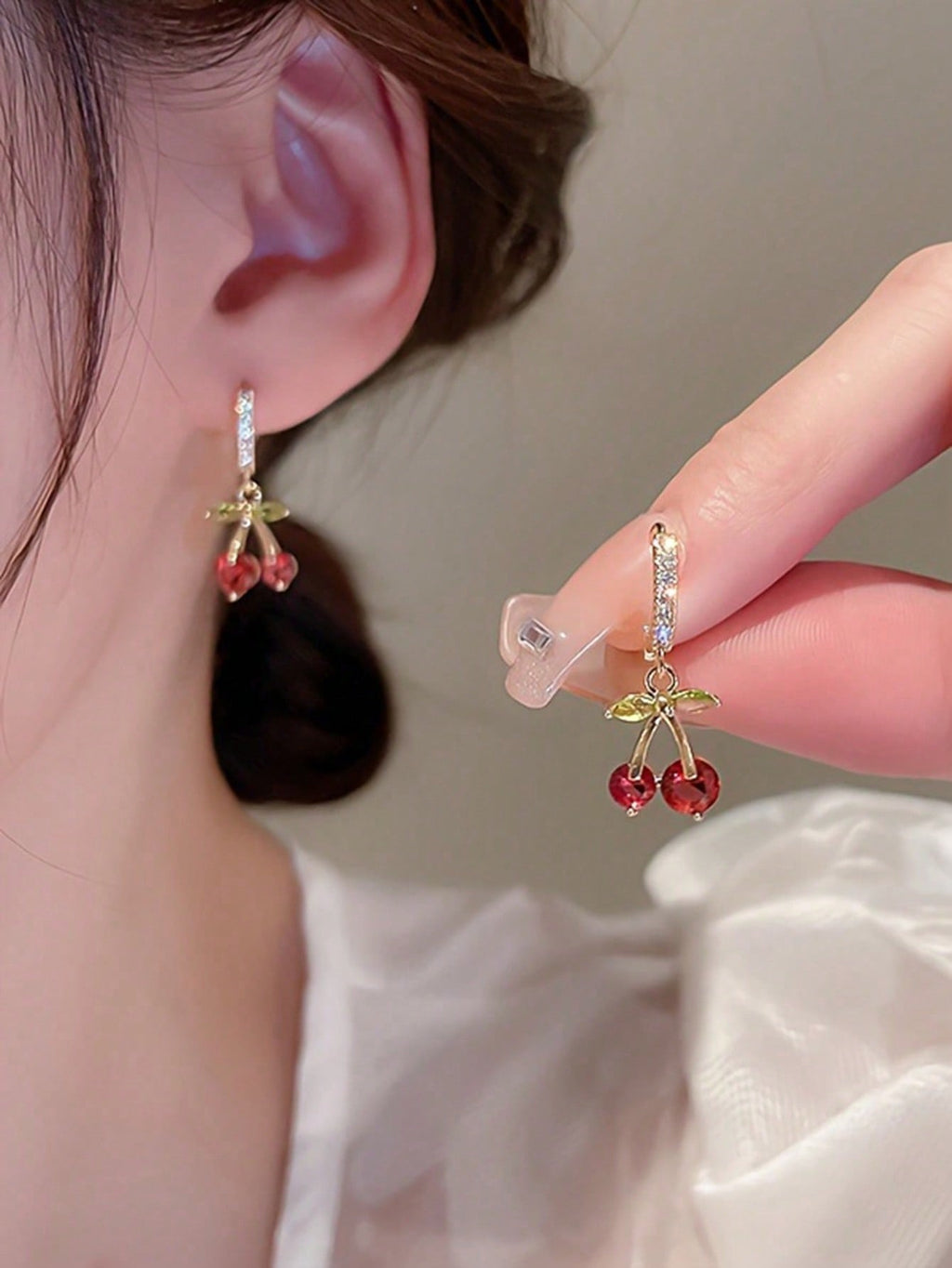 1 Pair Of Sweet, Cute And Exquisite Rhinestone Cherry Earrings, Versatile For Women's Daily Wear, Lively For Shopping And Photography, Suitable For Sweet Girl Style