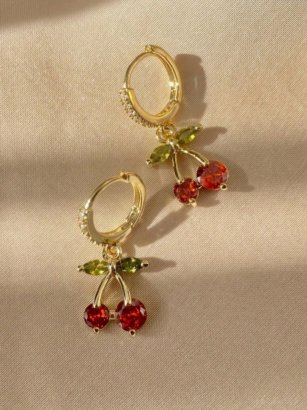 1 Pair Of Sweet, Cute And Exquisite Rhinestone Cherry Earrings, Versatile For Women's Daily Wear, Lively For Shopping And Photography, Suitable For Sweet Girl Style