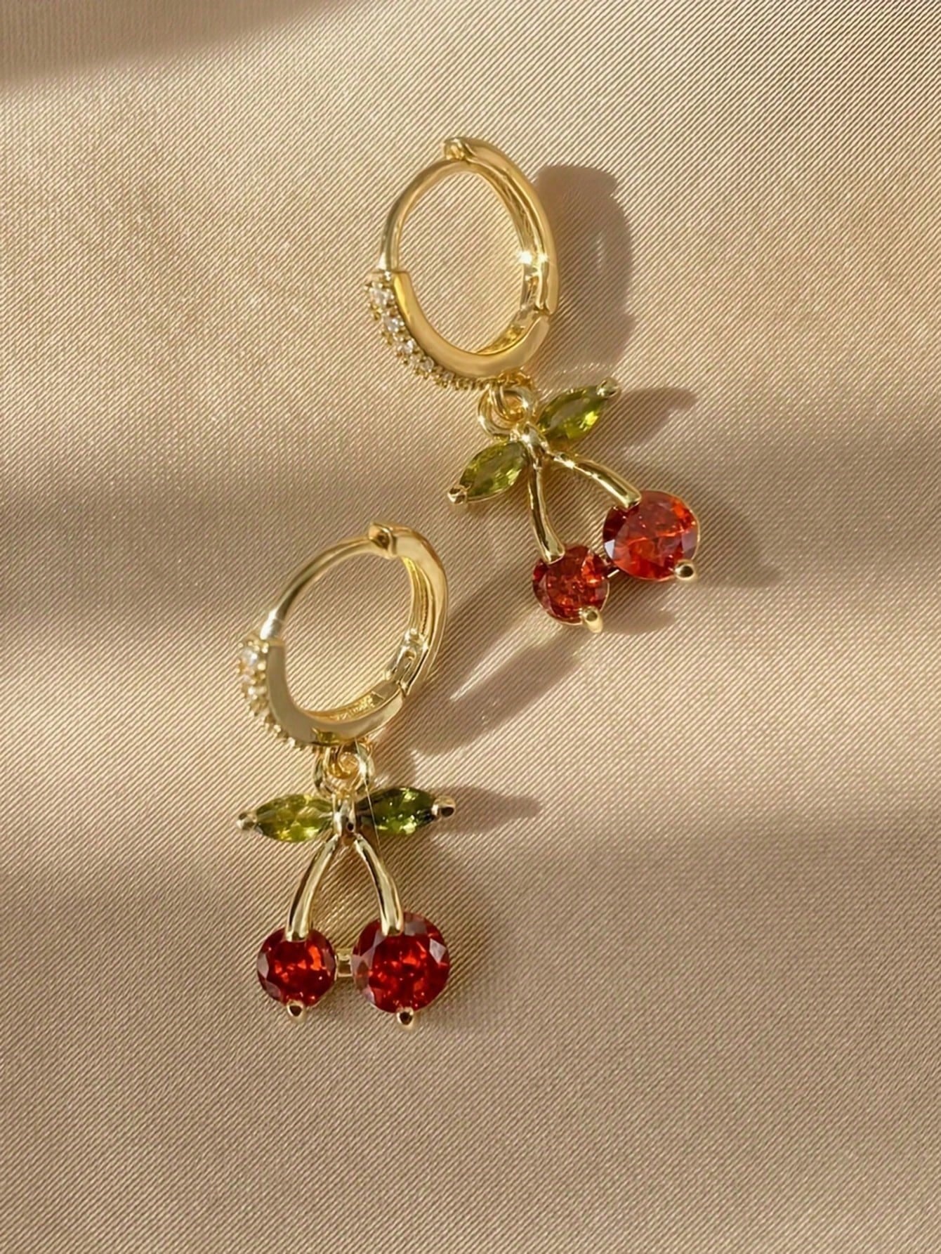 1 Pair Of Sweet, Cute And Exquisite Rhinestone Cherry Earrings, Versatile For Women's Daily Wear, Lively For Shopping And Photography, Suitable For Sweet Girl Style