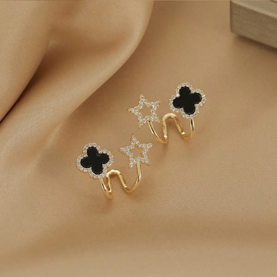 1 Pair Of Simple Classic Earrings, Korean Niche Style Black Four Leaf Flower Earrings, Light Luxury And High-End Feeling, Suitable For Girls