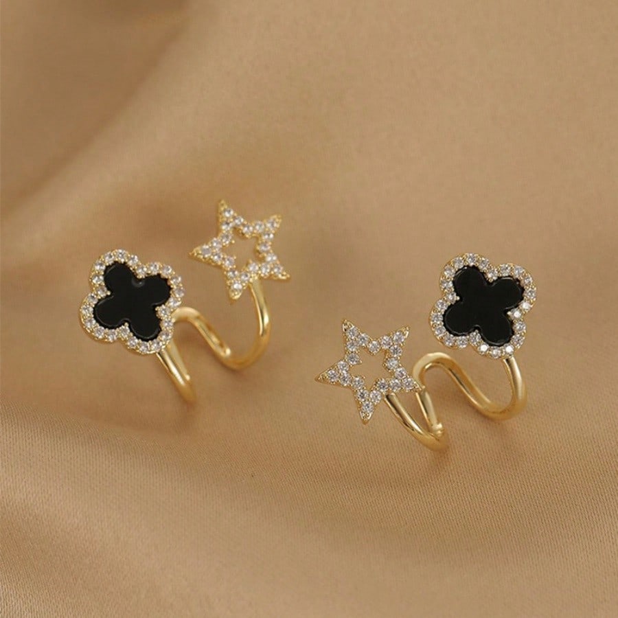 1 Pair Of Simple Classic Earrings, Korean Niche Style Black Four Leaf Flower Earrings, Light Luxury And High-End Feeling, Suitable For Girls