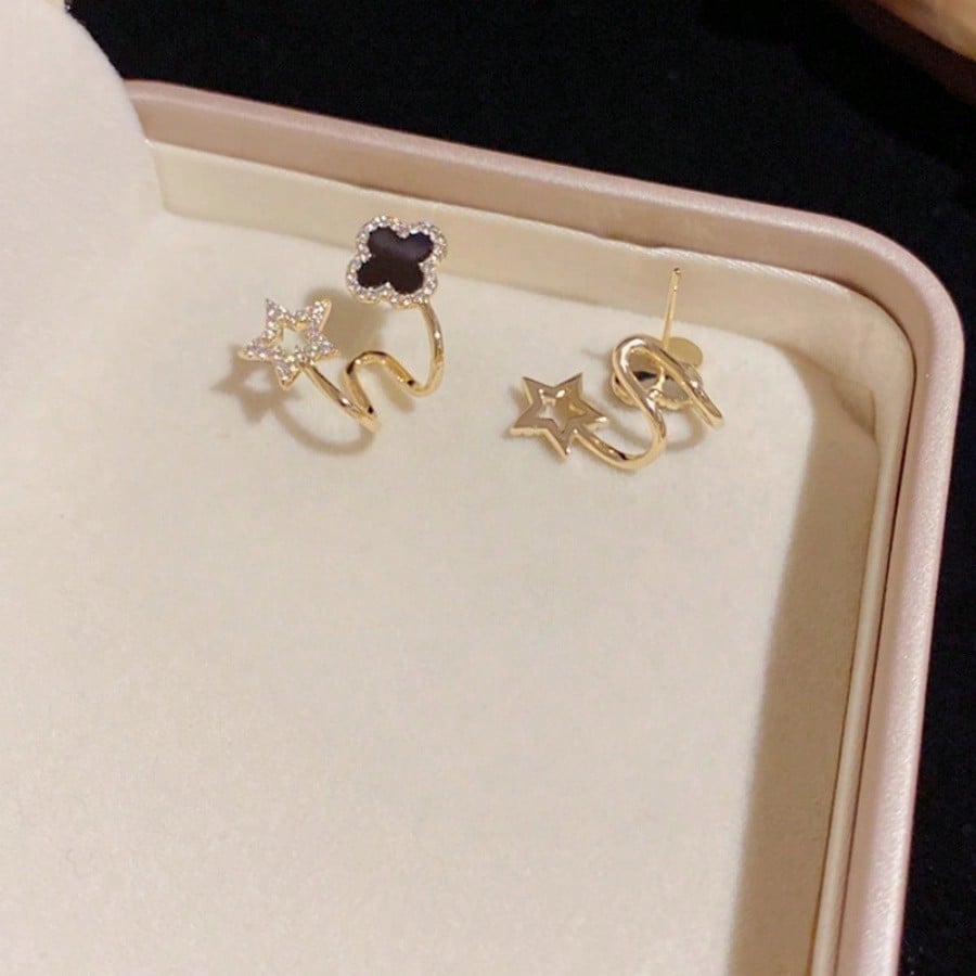 1 Pair Of Simple Classic Earrings, Korean Niche Style Black Four Leaf Flower Earrings, Light Luxury And High-End Feeling, Suitable For Girls