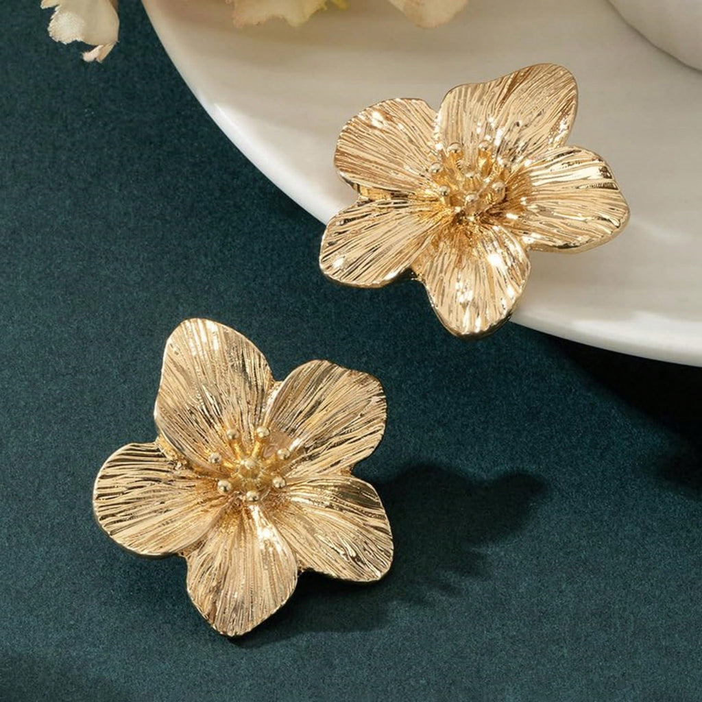 1 Pair Of Palace Style Retro Exaggerated Design Gold Five Petal Flower Earrings, High-End Design Earrings, Suitable For Attending Parties, Parties And Other Major Occasions, Women's Fashion Jewelry