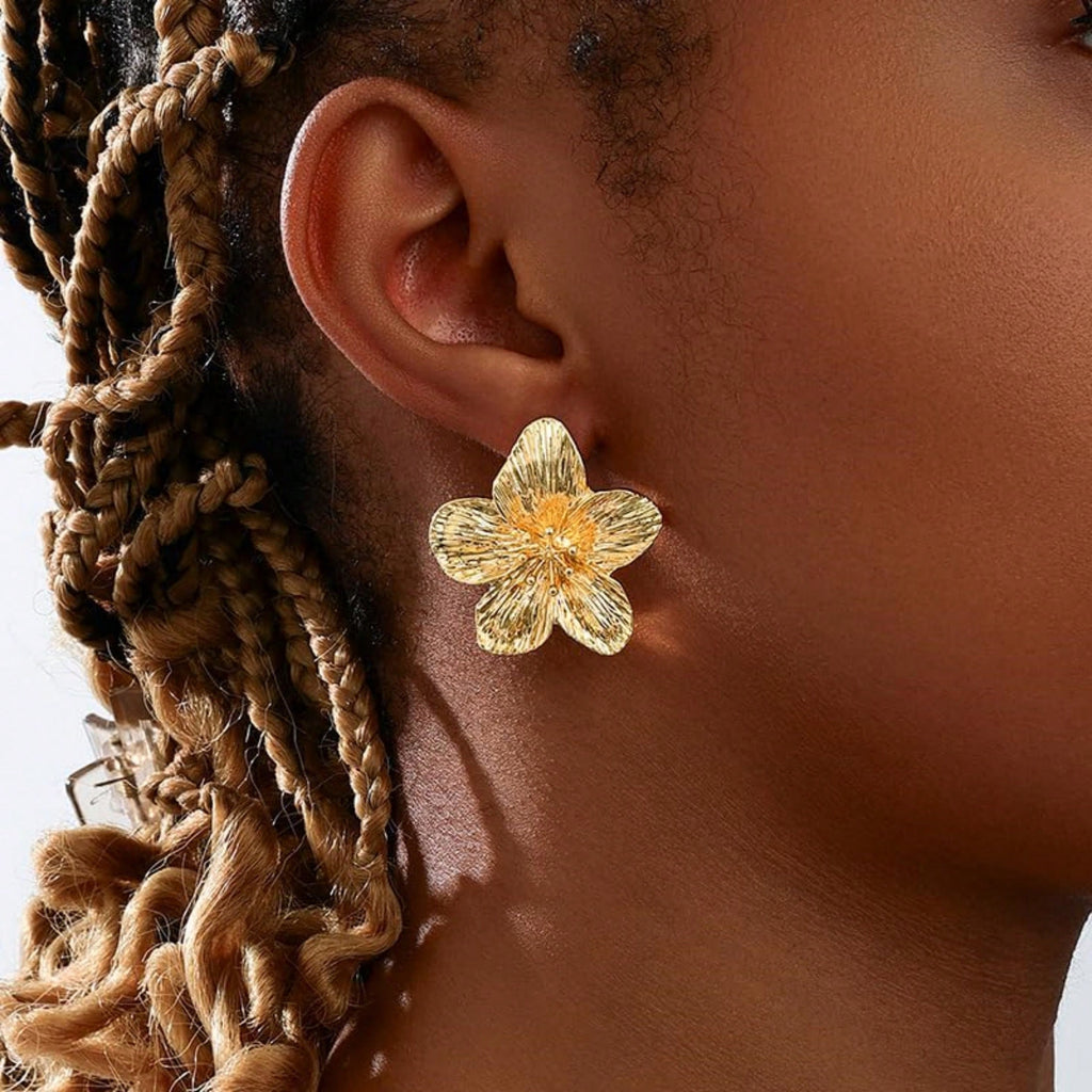 1 Pair Of Palace Style Retro Exaggerated Design Gold Five Petal Flower Earrings, High-End Design Earrings, Suitable For Attending Parties, Parties And Other Major Occasions, Women's Fashion Jewelry