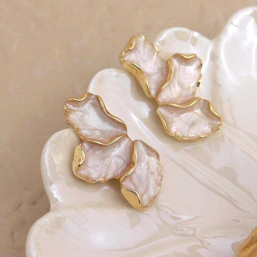 1 Pair Of Women's Golden Petal Earrings, Irregular And Unique Enamel Floral Design, Low Allergy Material For Casual/Formal Occasions, Stylish Jewelry Gift That Exudes Elegance