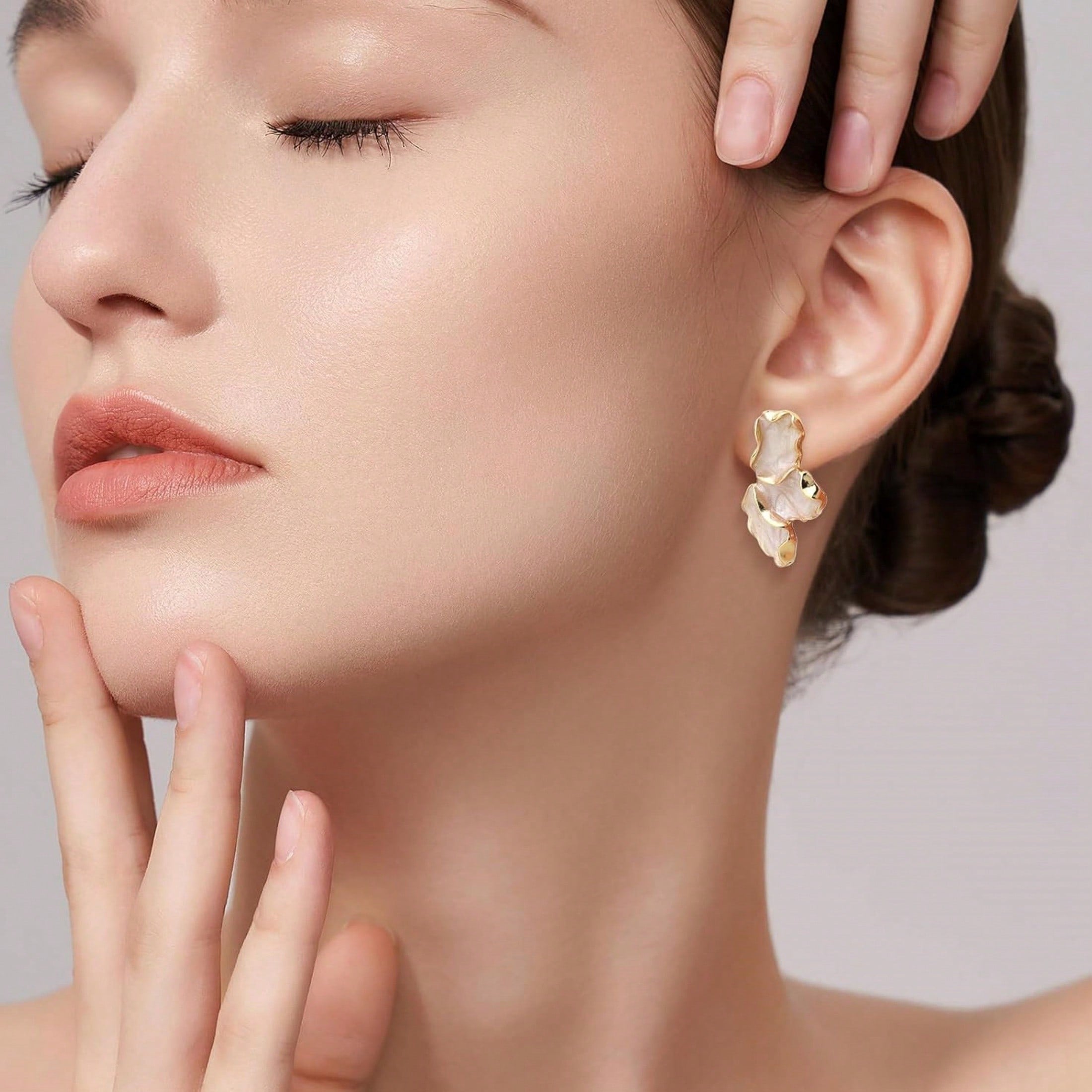 1 Pair Of Women's Golden Petal Earrings, Irregular And Unique Enamel Floral Design, Low Allergy Material For Casual/Formal Occasions, Stylish Jewelry Gift That Exudes Elegance