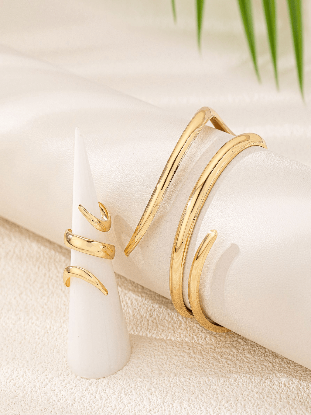 1 Set Of Exaggerated Spiral Small Accessories For Women, Wide Hollow Bracelet Ring, Elegant Daily Accessory 1 Set Of Women's Stylish Small Accessories, Wide Hollow Exaggerated Spiral, Bracelet Ring For Work & Parties