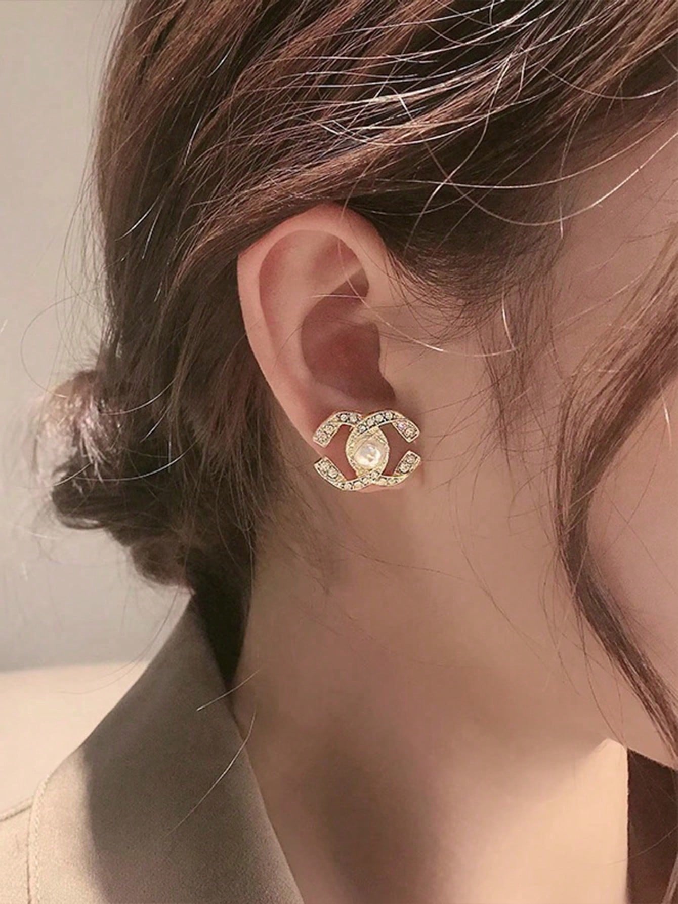 1 Pair Of Fashionable & Luxurious Cross Pearl-Embedded Stud Earrings, Versatile C-Shaped Hoops For Women , Fashion Cross Earrings: Luxurious Cross Pearl Studs, Versatile C-Shaped Hoops For Daily Wear