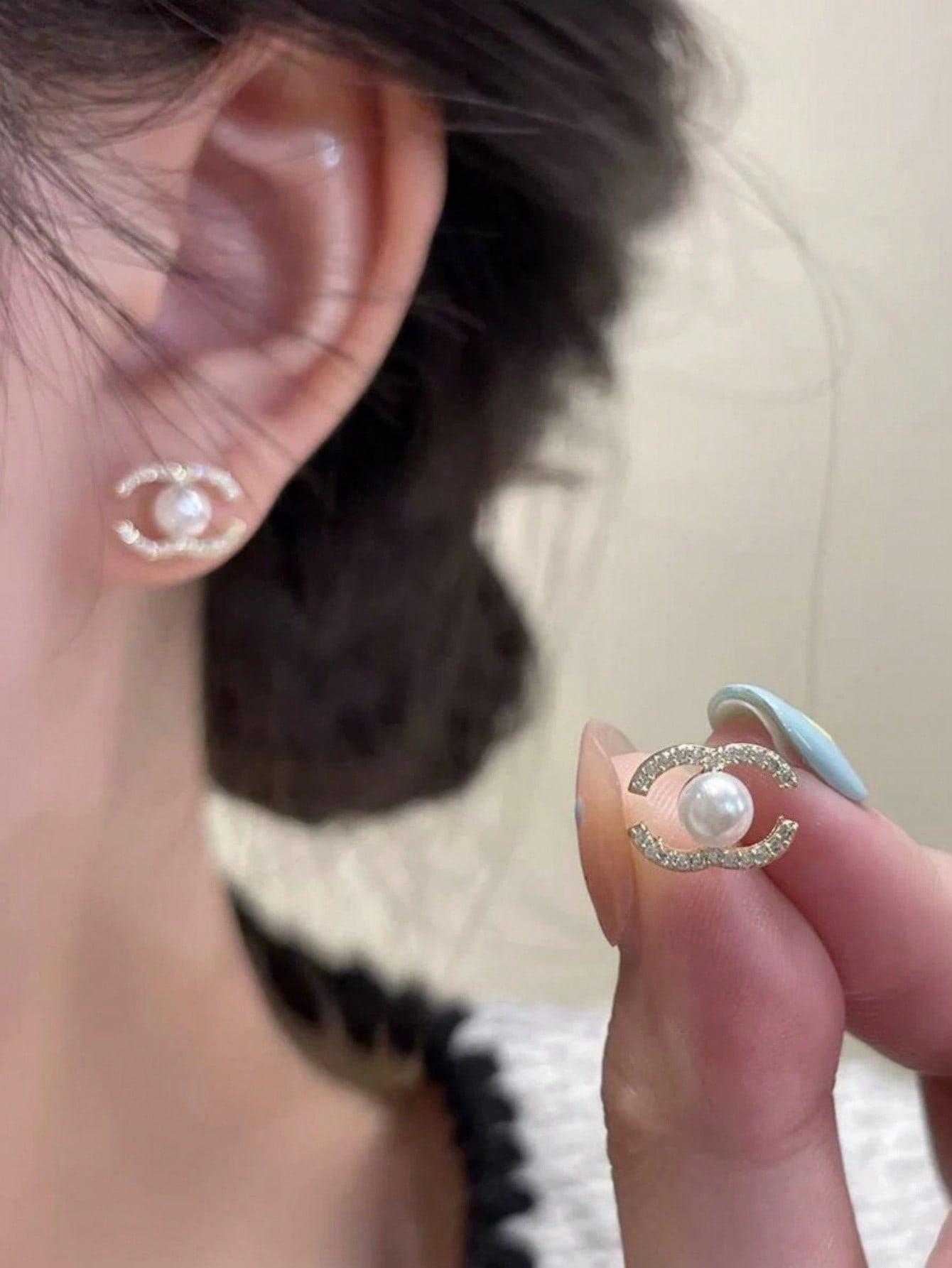 1 Pair Of Fashionable & Luxurious Cross Pearl-Embedded Stud Earrings, Versatile C-Shaped Hoops For Women , Fashion Cross Earrings: Luxurious Cross Pearl Studs, Versatile C-Shaped Hoops For Daily Wear