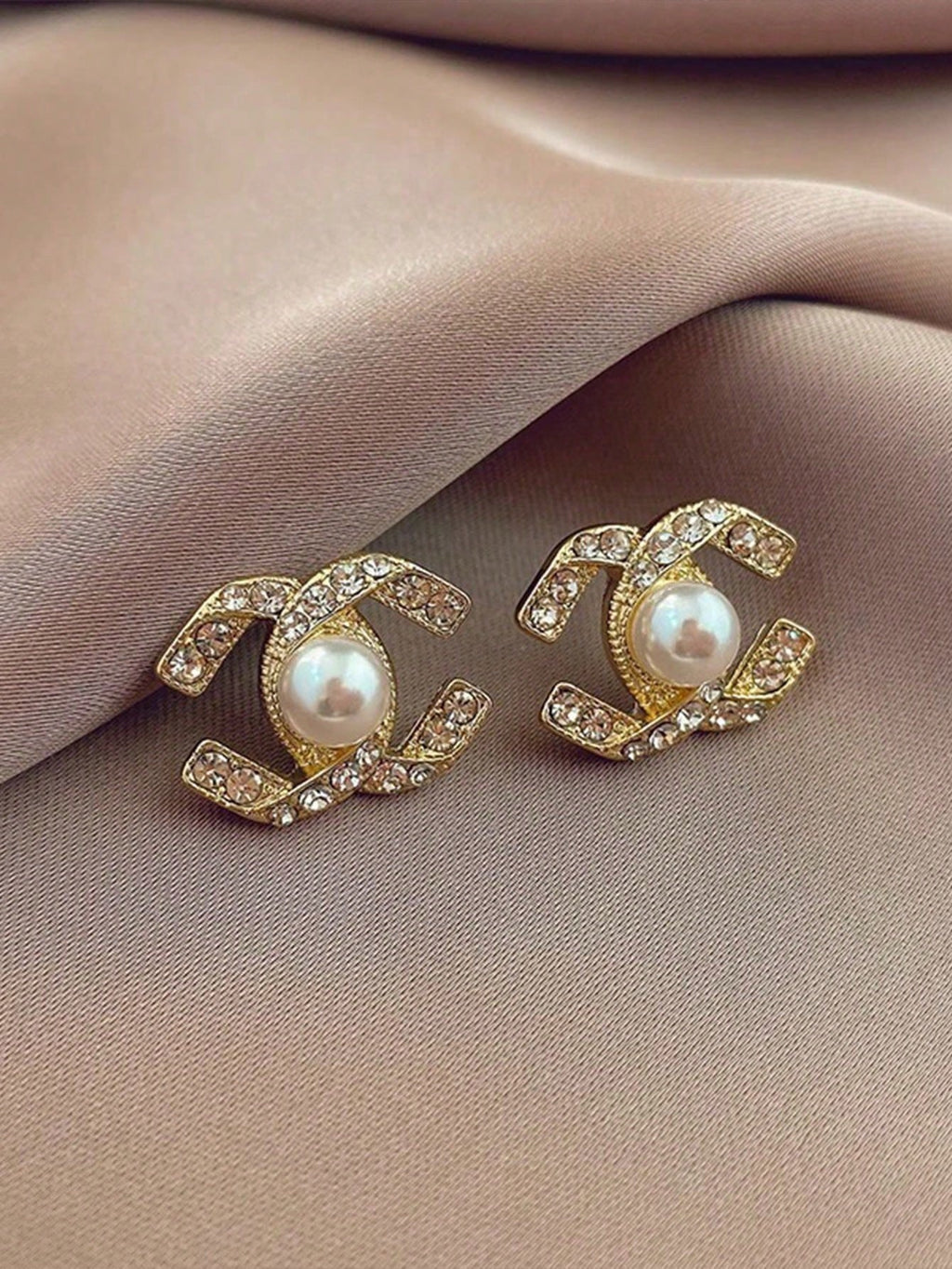 1 Pair Of Fashionable & Luxurious Cross Pearl-Embedded Stud Earrings, Versatile C-Shaped Hoops For Women , Fashion Cross Earrings: Luxurious Cross Pearl Studs, Versatile C-Shaped Hoops For Daily Wear