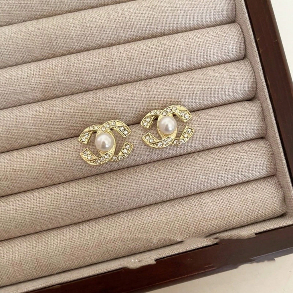1 Pair Of Fashionable & Luxurious Cross Pearl-Embedded Stud Earrings, Versatile C-Shaped Hoops For Women , Fashion Cross Earrings: Luxurious Cross Pearl Studs, Versatile C-Shaped Hoops For Daily Wear