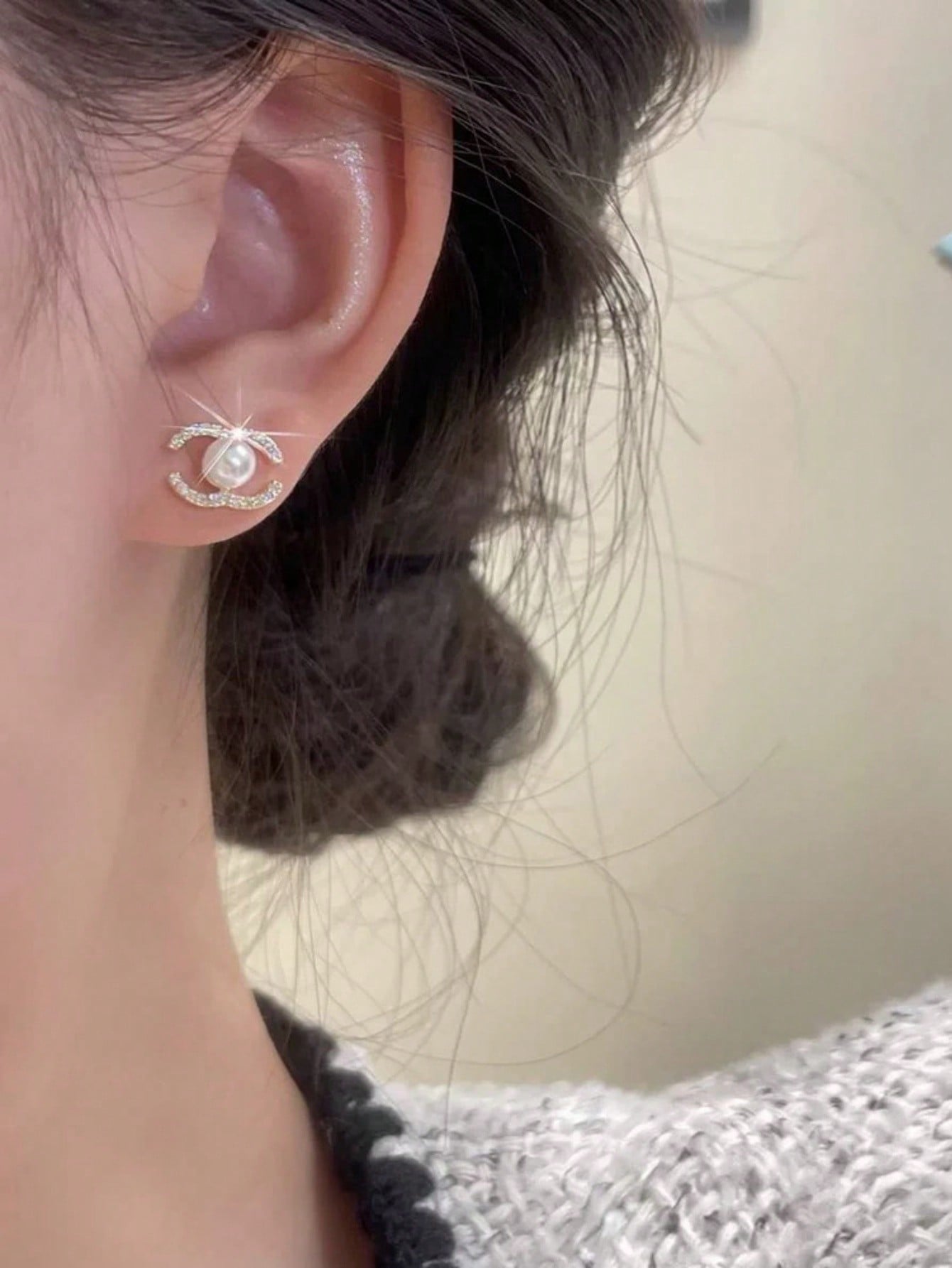 1 Pair Of Fashionable & Luxurious Cross Pearl-Embedded Stud Earrings, Versatile C-Shaped Hoops For Women , Fashion Cross Earrings: Luxurious Cross Pearl Studs, Versatile C-Shaped Hoops For Daily Wear