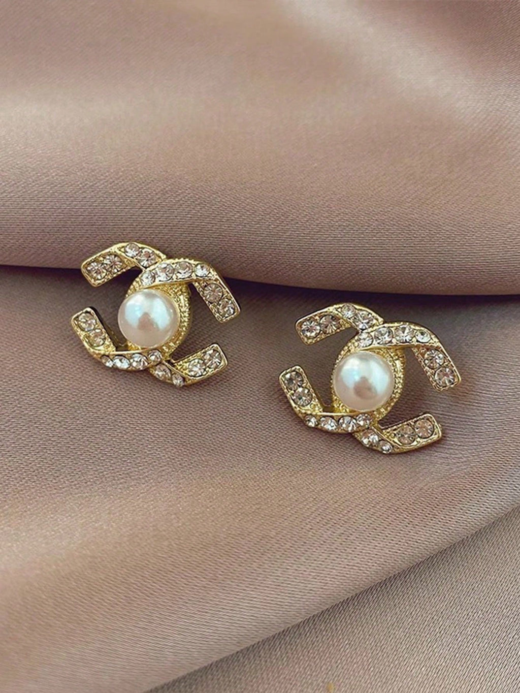 1 Pair Of Fashionable & Luxurious Cross Pearl-Embedded Stud Earrings, Versatile C-Shaped Hoops For Women , Fashion Cross Earrings: Luxurious Cross Pearl Studs, Versatile C-Shaped Hoops For Daily Wear
