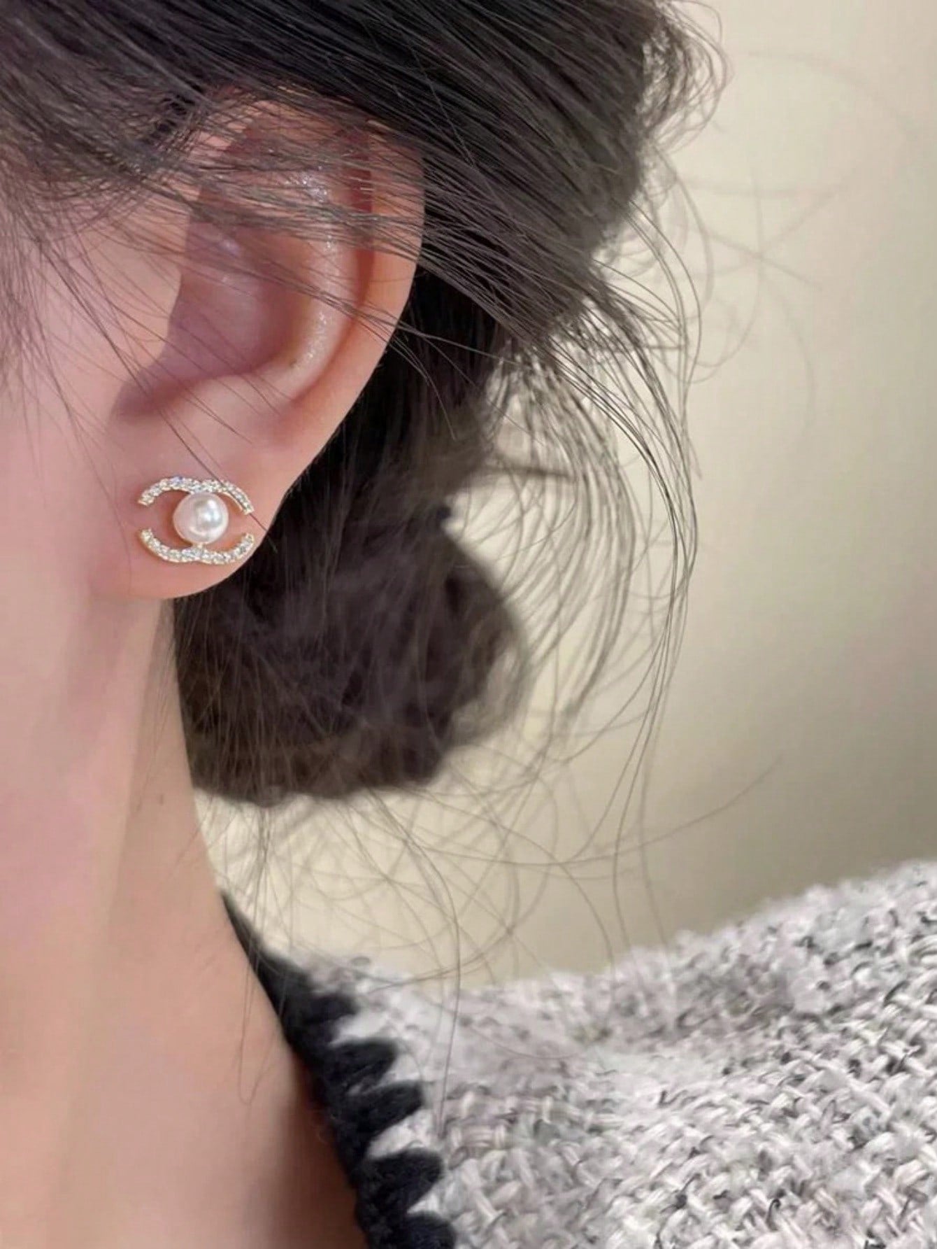 1 Pair Of Fashionable & Luxurious Cross Pearl-Embedded Stud Earrings, Versatile C-Shaped Hoops For Women , Fashion Cross Earrings: Luxurious Cross Pearl Studs, Versatile C-Shaped Hoops For Daily Wear